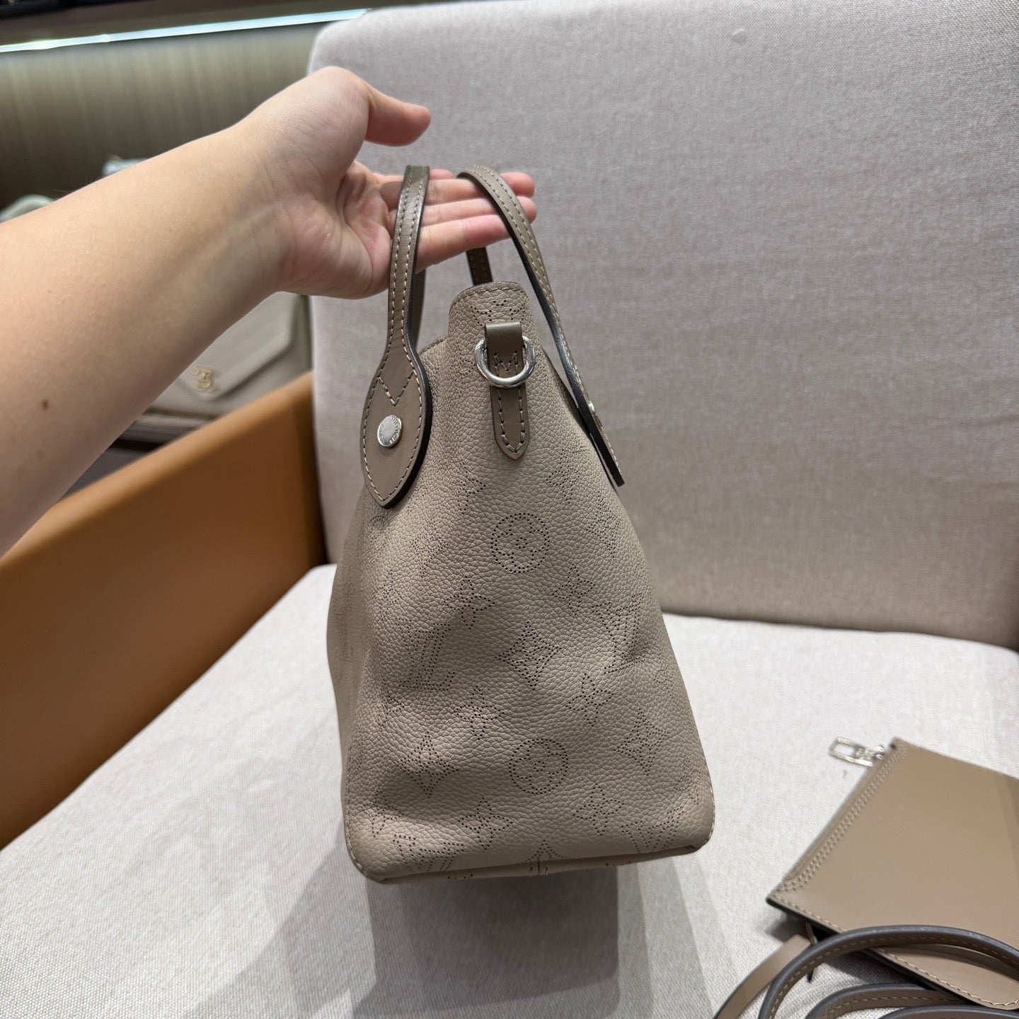 Louis Vuitton - Mahina Perforated Tote - Leather - Grey - (Medium)