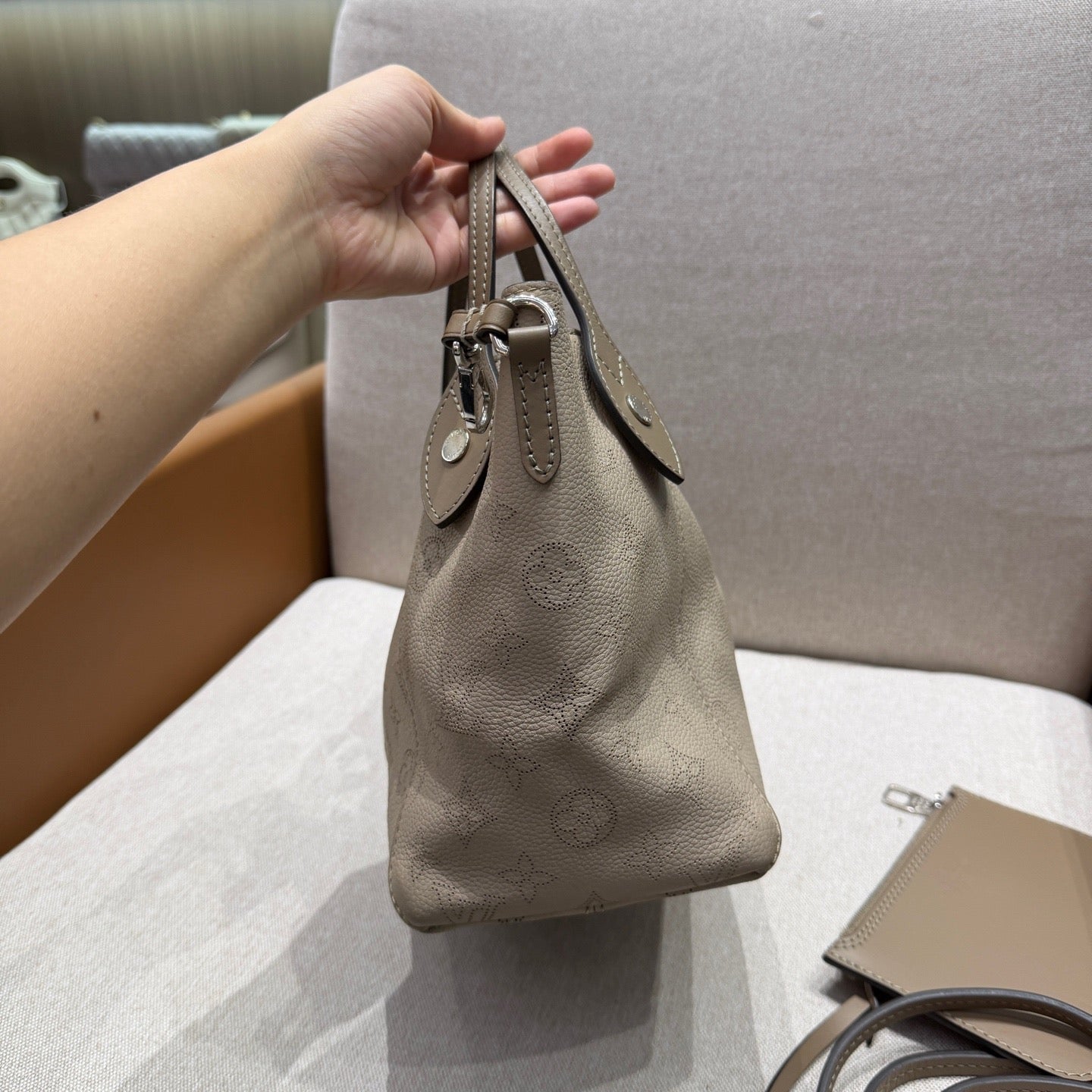 Louis Vuitton - Mahina Perforated Tote - Leather - Grey - (Medium)