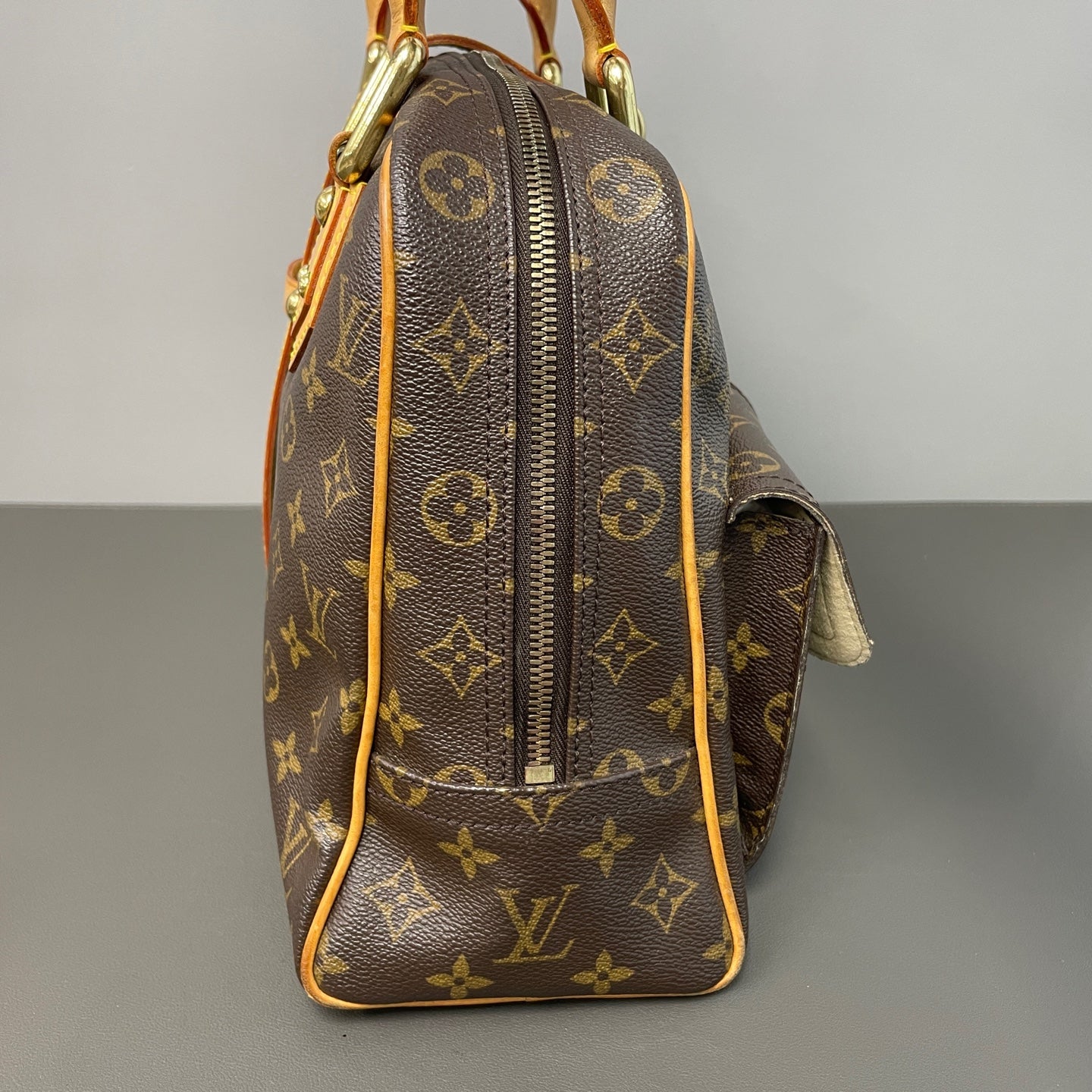 Louis Vuitton - Manhattan - Leather - Brown - (Medium)