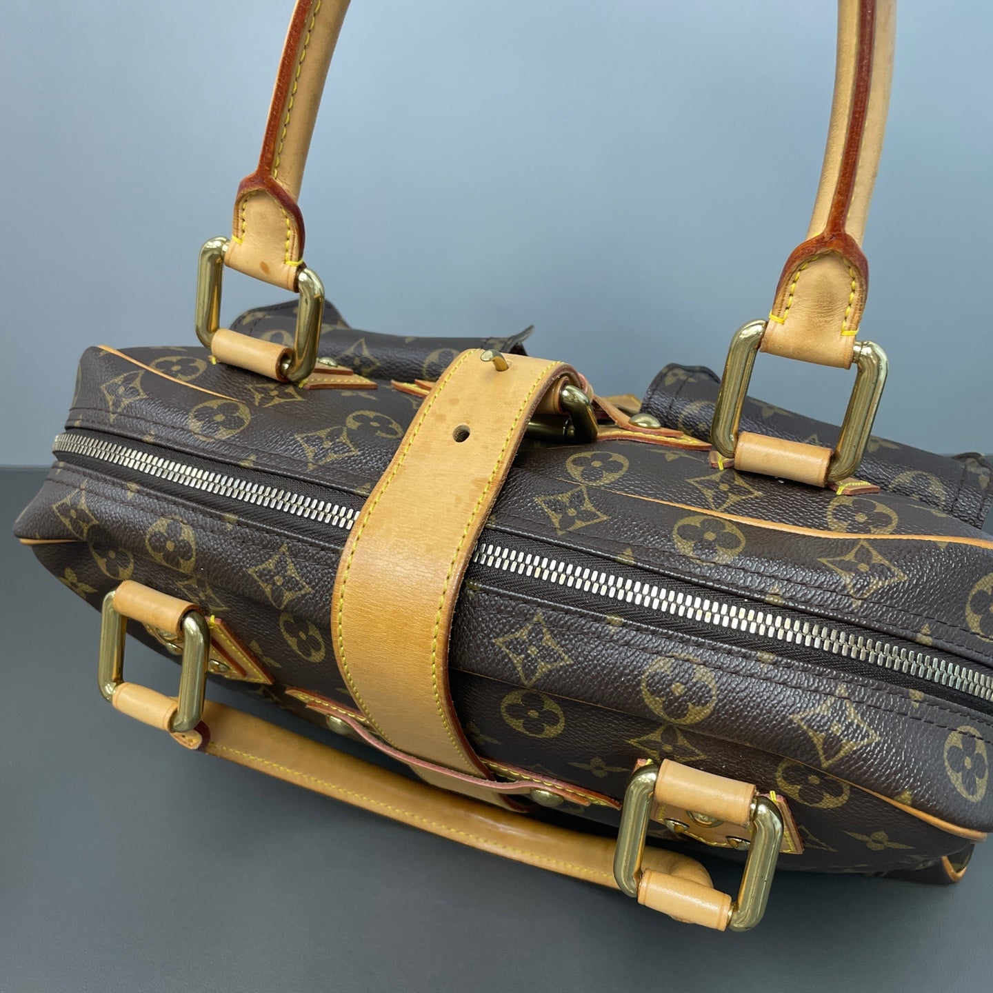 Louis Vuitton - Manhattan - Leather - Brown - (Medium)