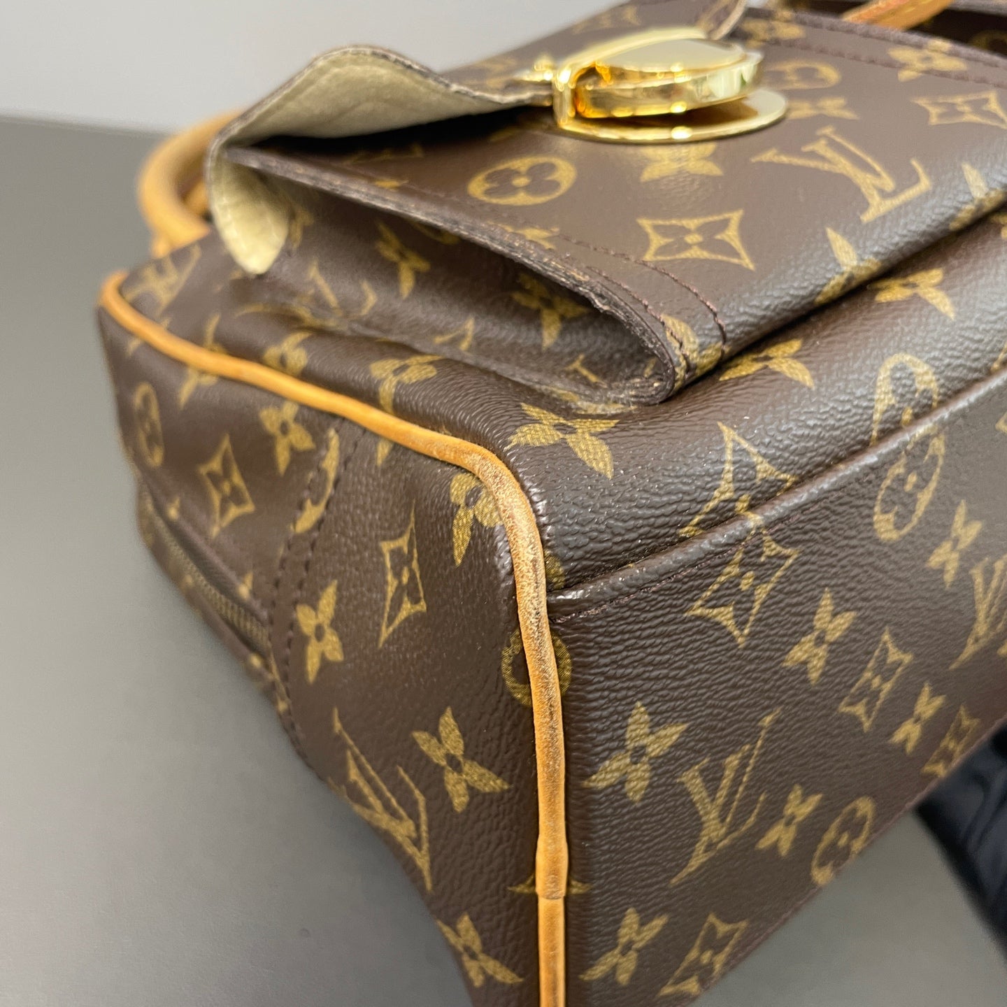 Louis Vuitton - Manhattan - Leather - Brown - (Medium)