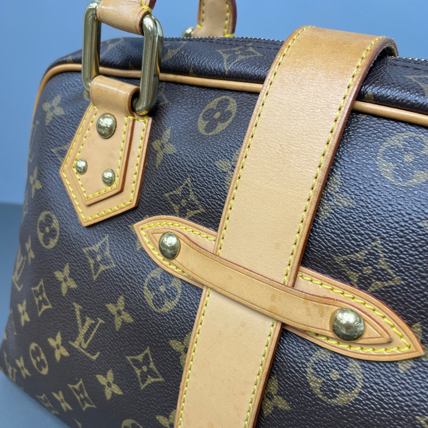 Louis Vuitton - Manhattan - Leather - Brown - (Medium)