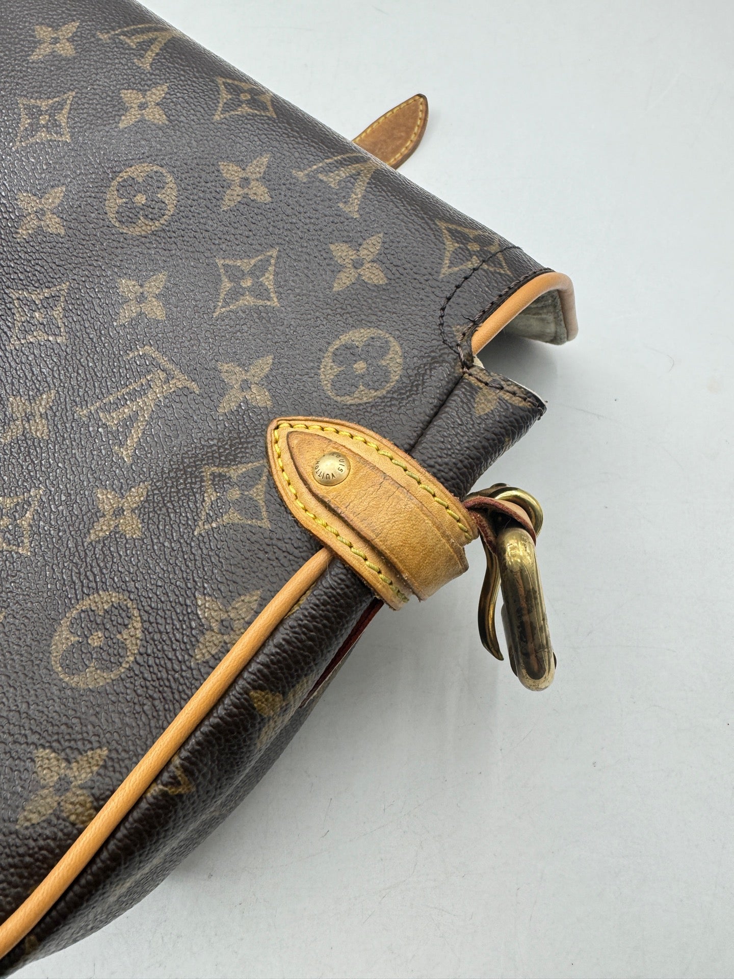 Louis Vuitton - Manhattan - Monogram coated canvas with Vachetta leather trim - Brown - (medium)