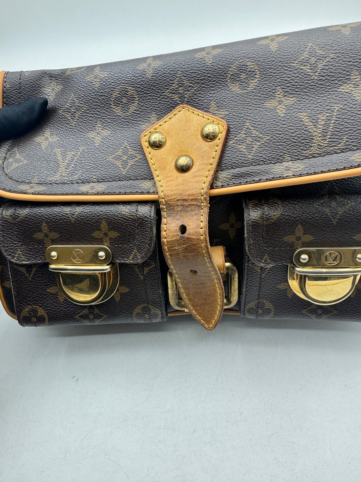 Louis Vuitton - Manhattan - Monogram coated canvas with Vachetta leather trim - Brown - (medium)