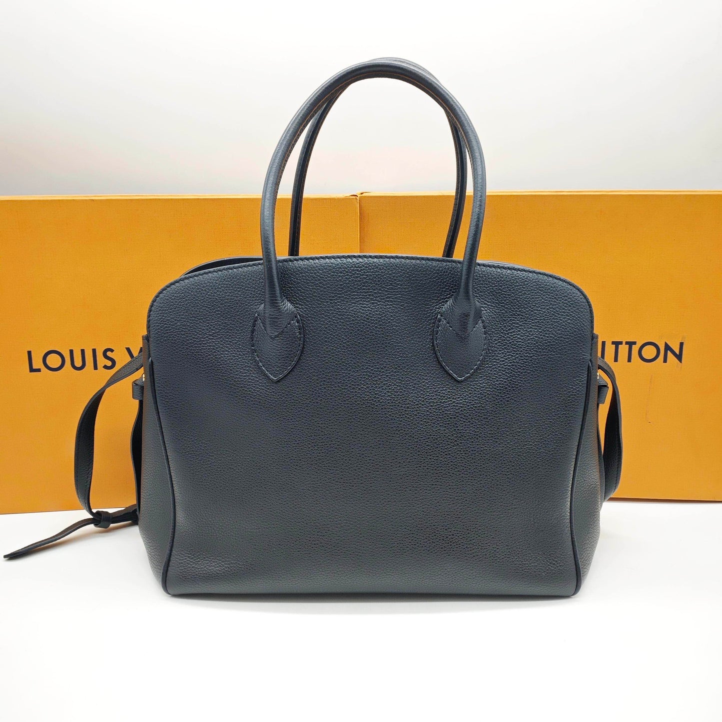 Louis Vuitton - Mila - Embossed cowhide leather - Black - (medium)