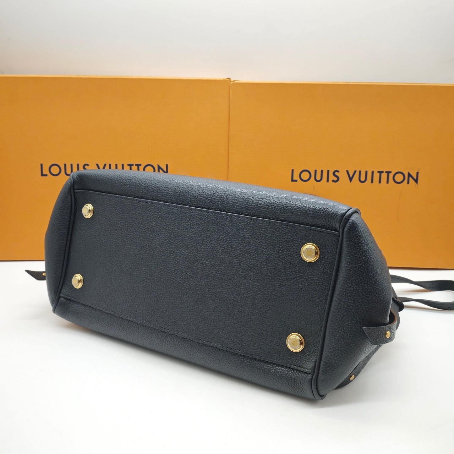 Louis Vuitton - Mila - Embossed cowhide leather - Black - (medium)