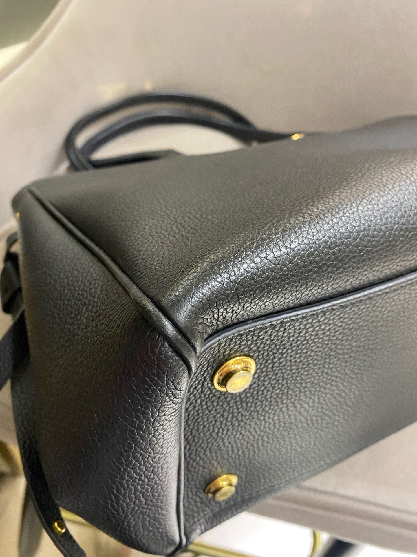 Louis Vuitton - Mila - Embossed cowhide leather - Black - (medium)