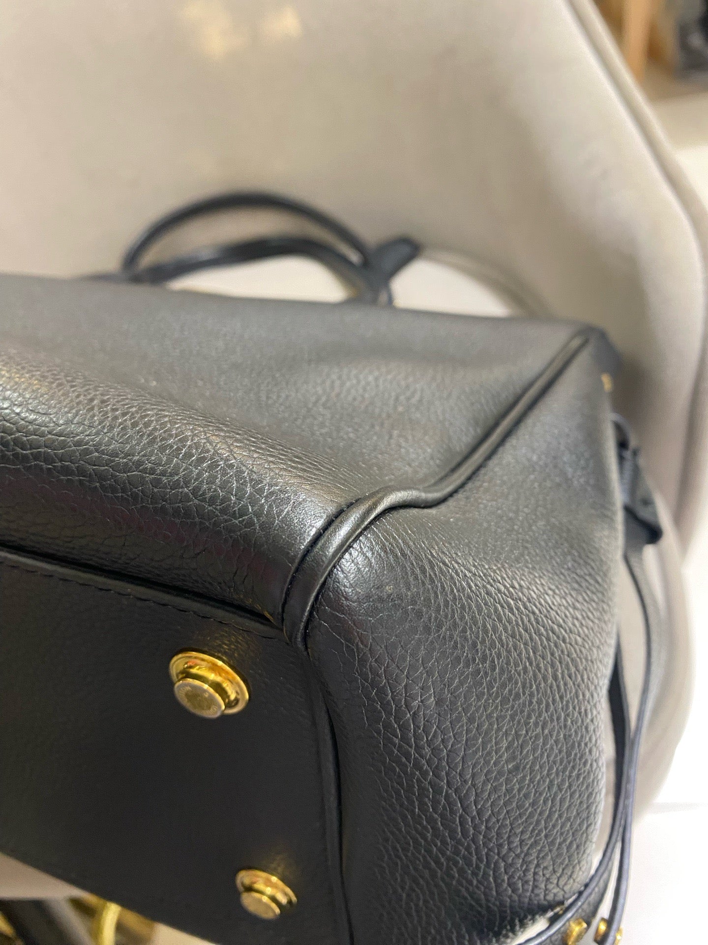 Louis Vuitton - Mila - Embossed cowhide leather - Black - (medium)