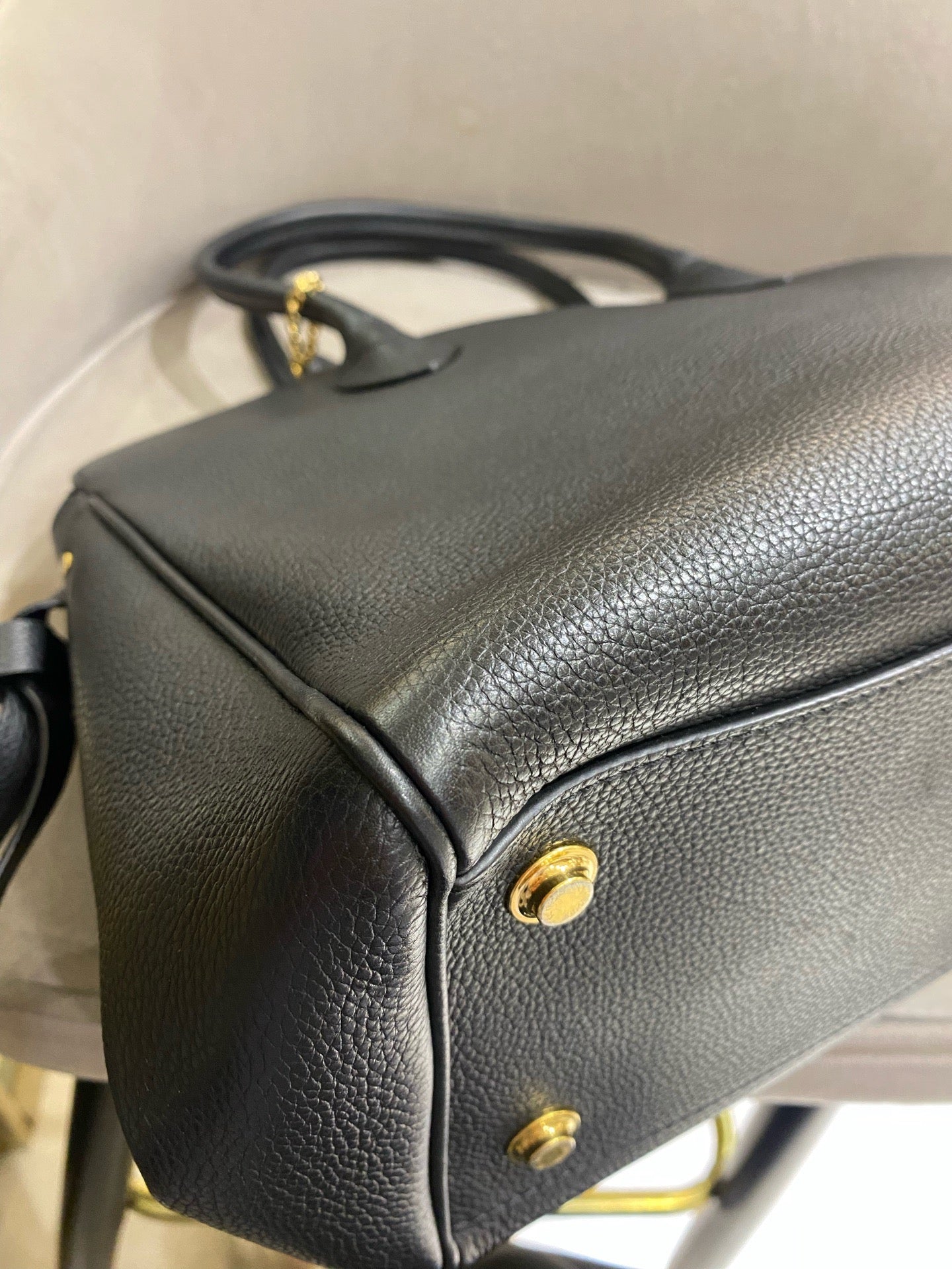 Louis Vuitton - Mila - Embossed cowhide leather - Black - (medium)