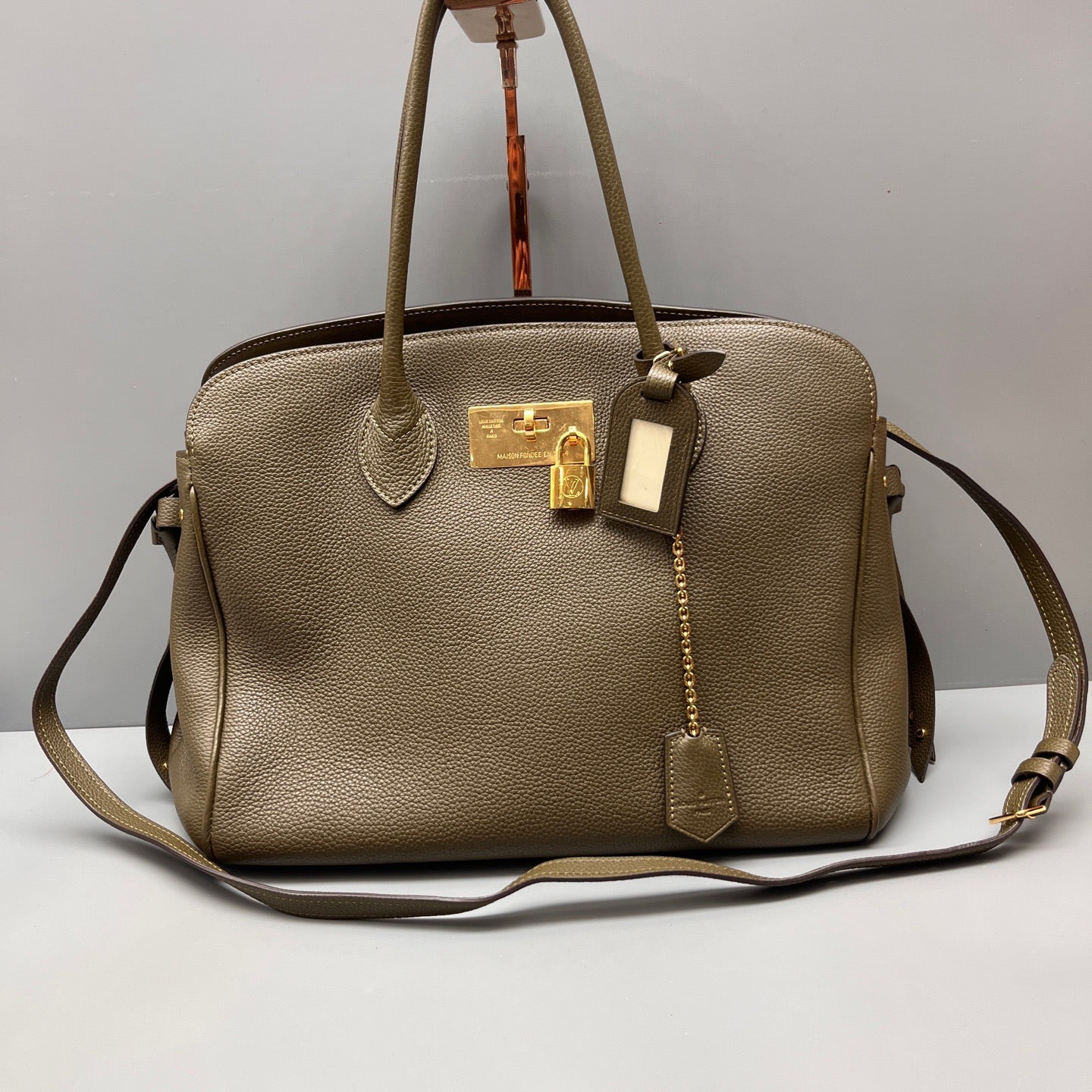 Louis Vuitton - Milla - Grained leather - Olive Green - (Medium)