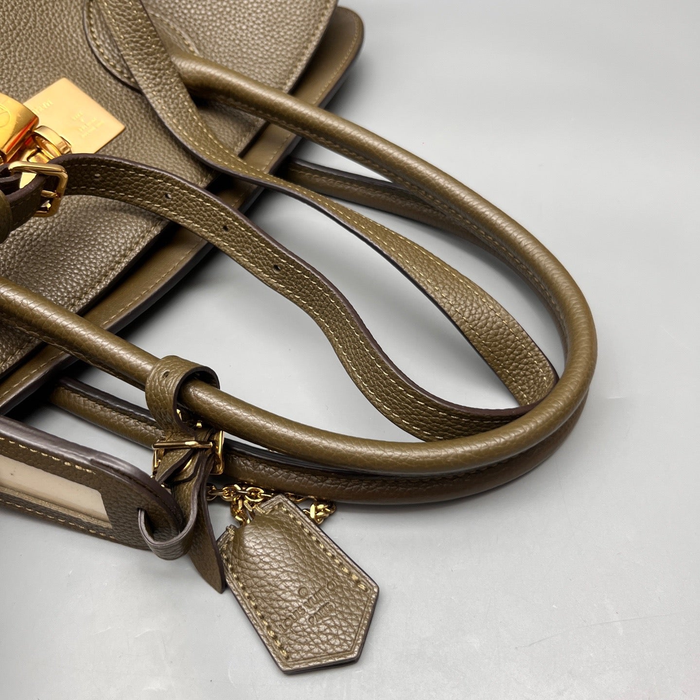 Louis Vuitton - Milla - Grained leather - Olive Green - (Medium)