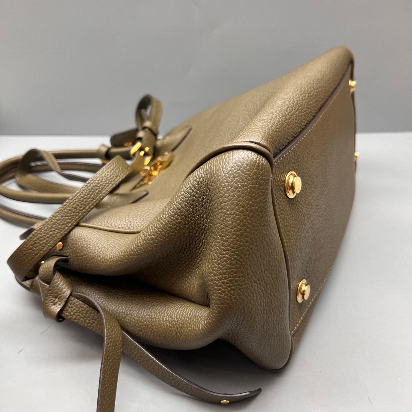 Louis Vuitton - Milla - Grained leather - Olive Green - (Medium)