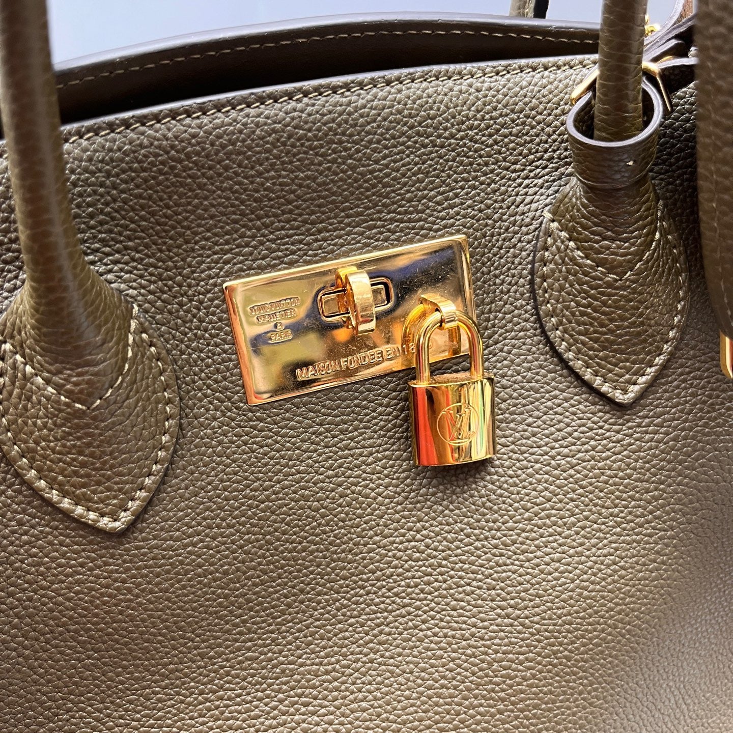 Louis Vuitton - Milla - Grained leather - Olive Green - (Medium)