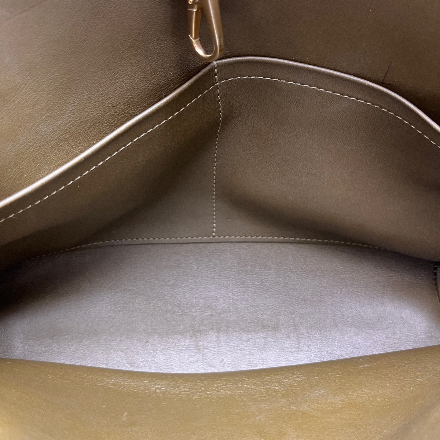 Louis Vuitton - Milla - Grained leather - Olive Green - (Medium)
