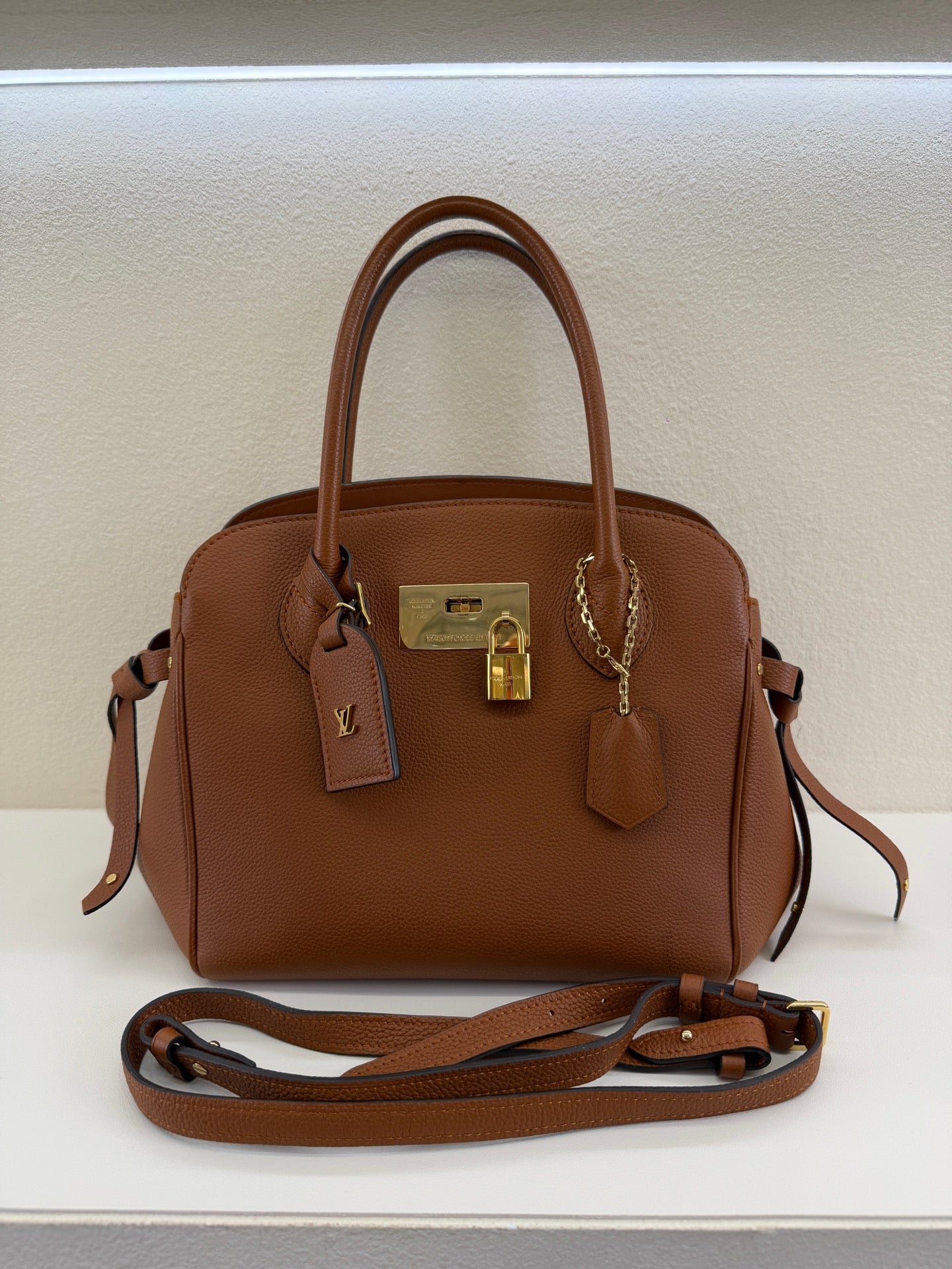 Louis Vuitton - Milla - Leather - Brown - (medium)