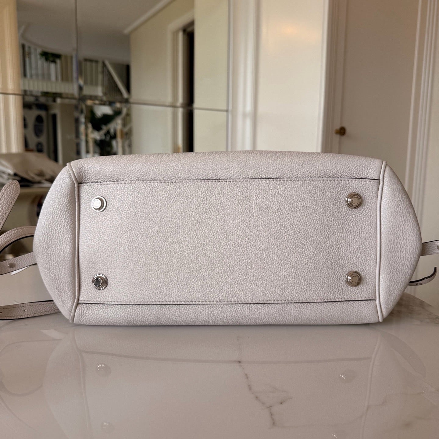 Louis Vuitton - Milla MM - Calfskin - White - (medium)
