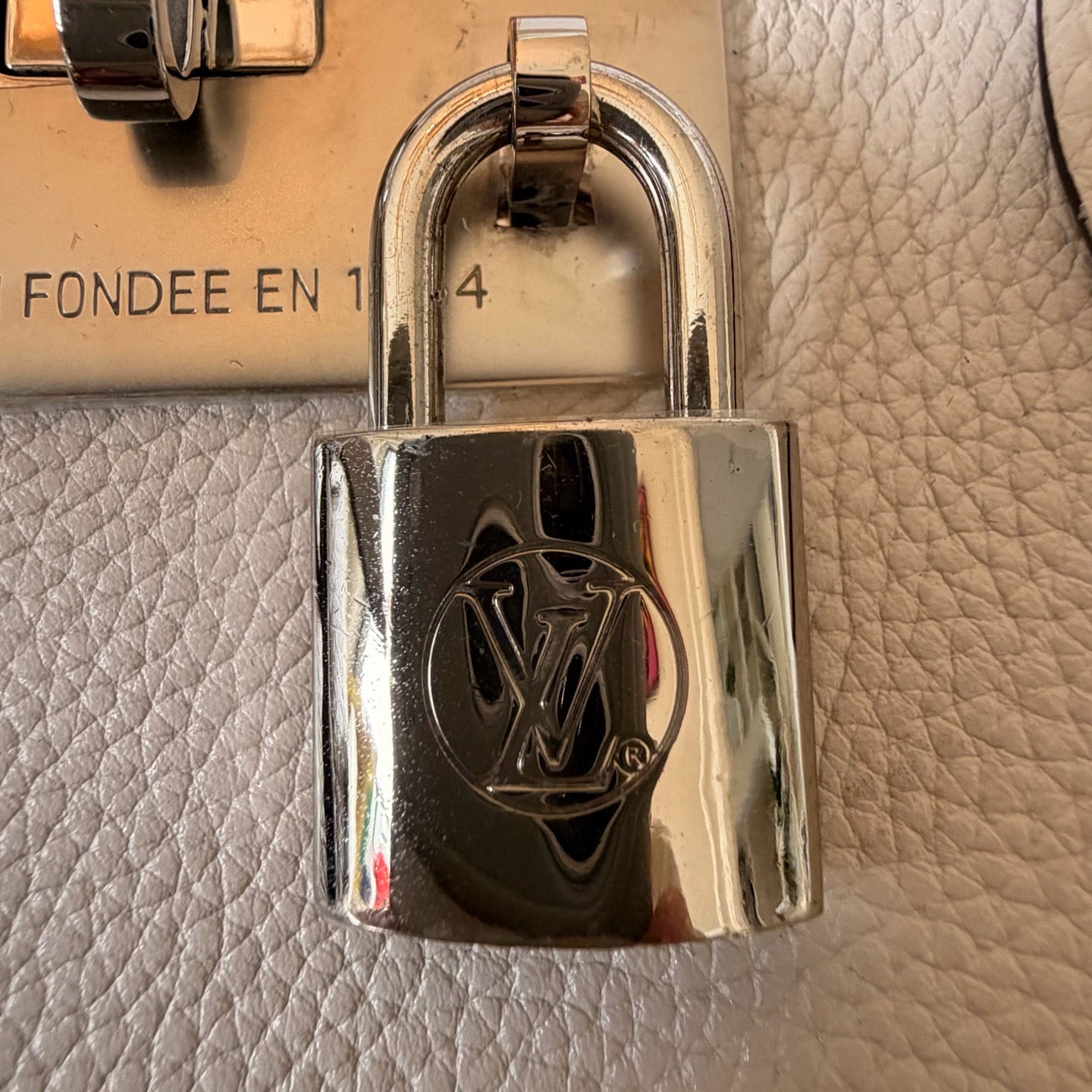 Louis Vuitton - Milla MM - Calfskin - White - (medium)
