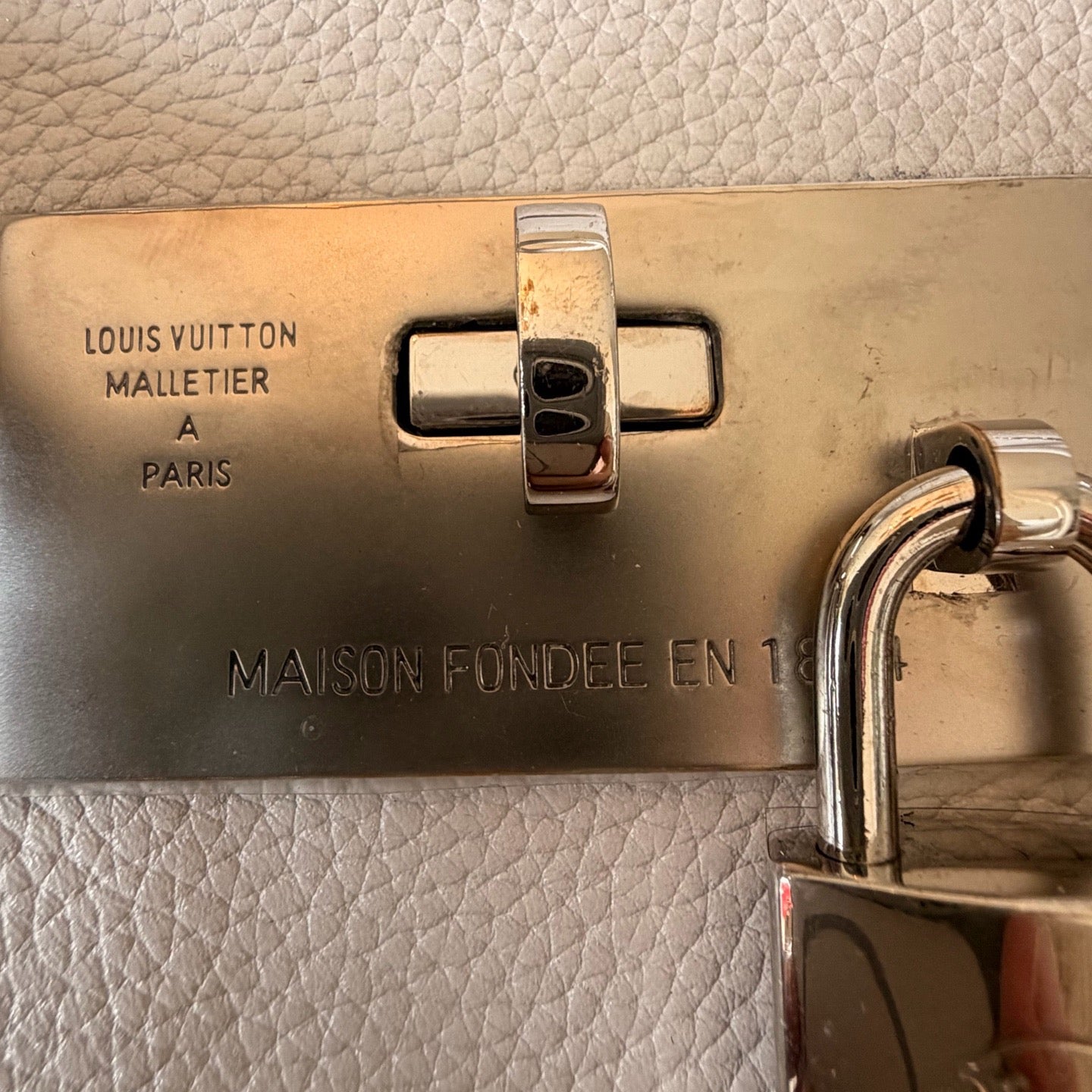Louis Vuitton - Milla MM - Calfskin - White - (medium)
