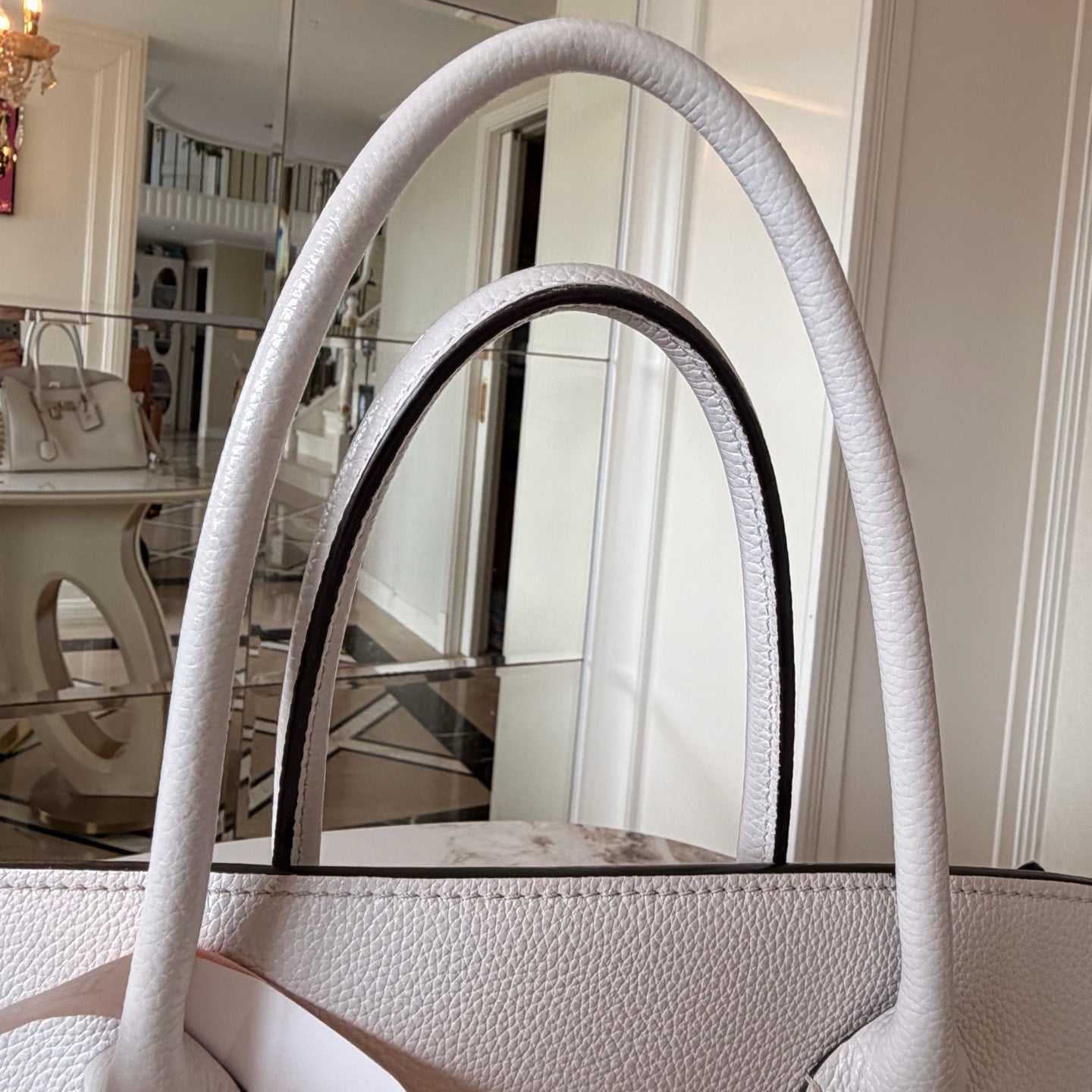 Louis Vuitton - Milla MM - Calfskin - White - (medium)