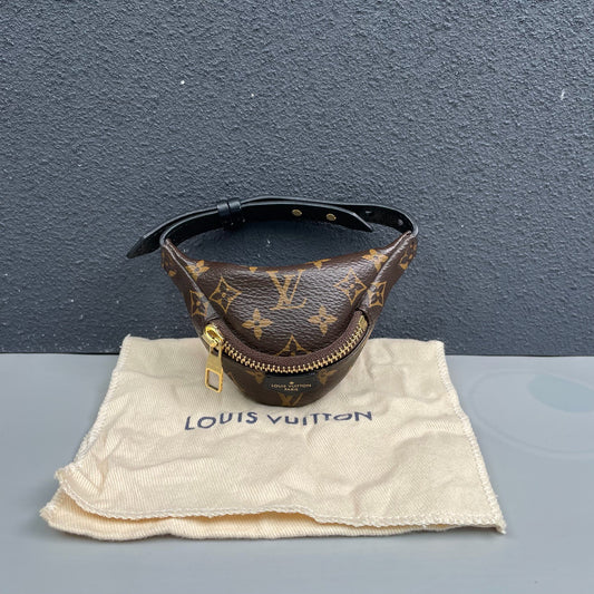 Louis Vuitton - Monogram Bumbag Wristlet - Monogram coated canvas with leather trim - Brown - (mini)