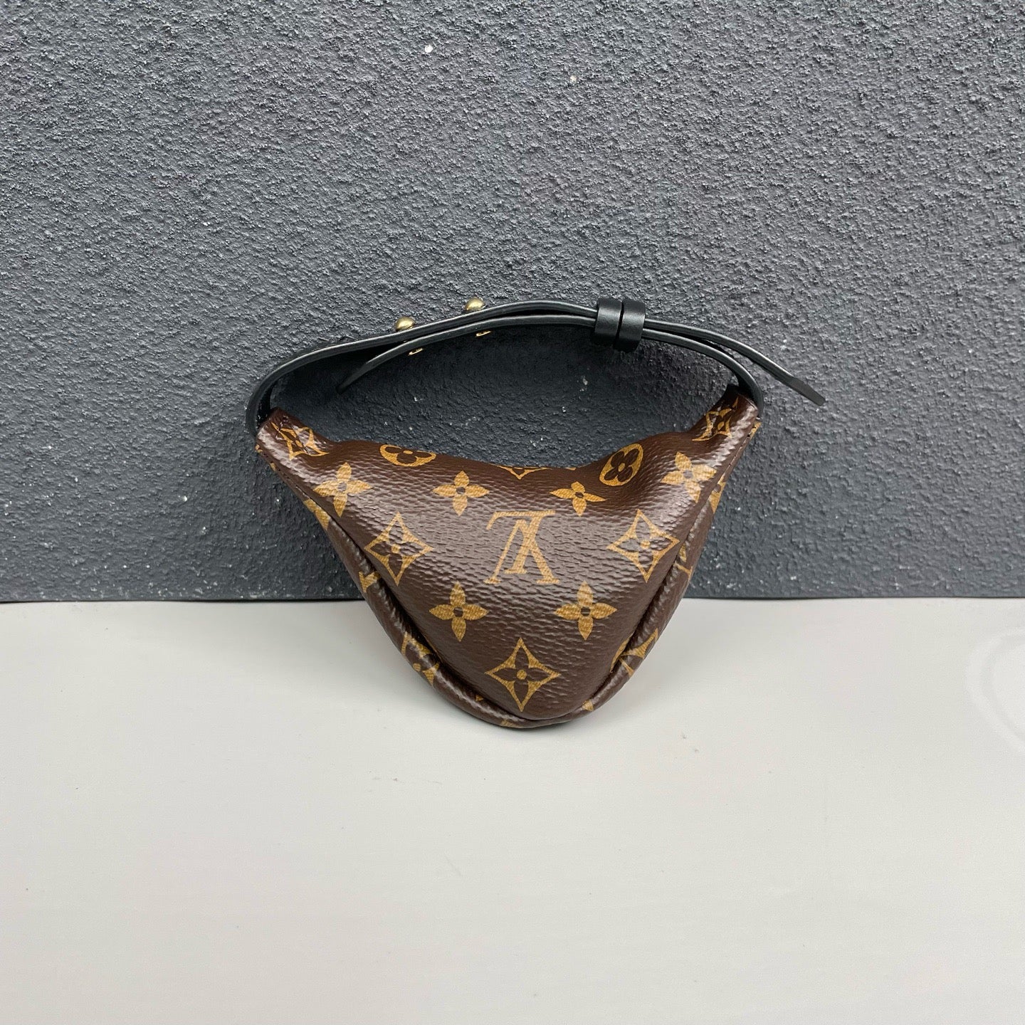 Louis Vuitton - Monogram Bumbag Wristlet - Monogram coated canvas with leather trim - Brown - (mini)