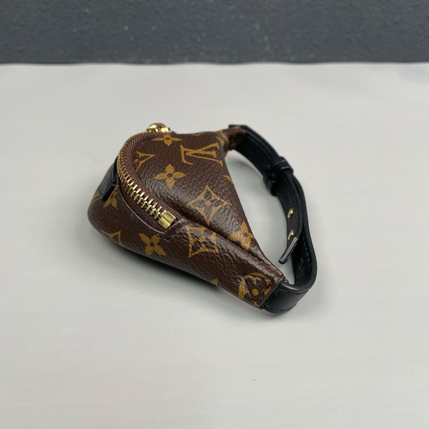 Louis Vuitton - Monogram Bumbag Wristlet - Monogram coated canvas with leather trim - Brown - (mini)