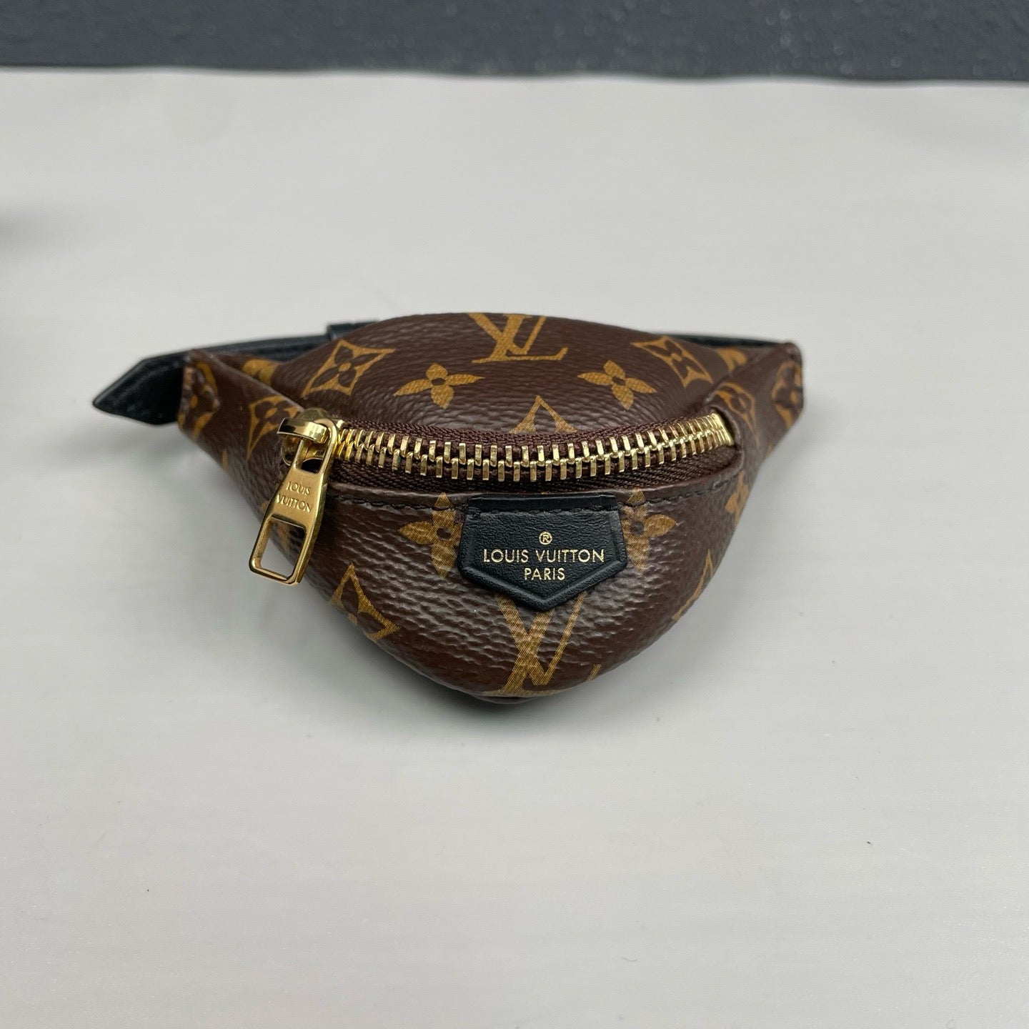 Louis Vuitton - Monogram Bumbag Wristlet - Monogram coated canvas with leather trim - Brown - (mini)