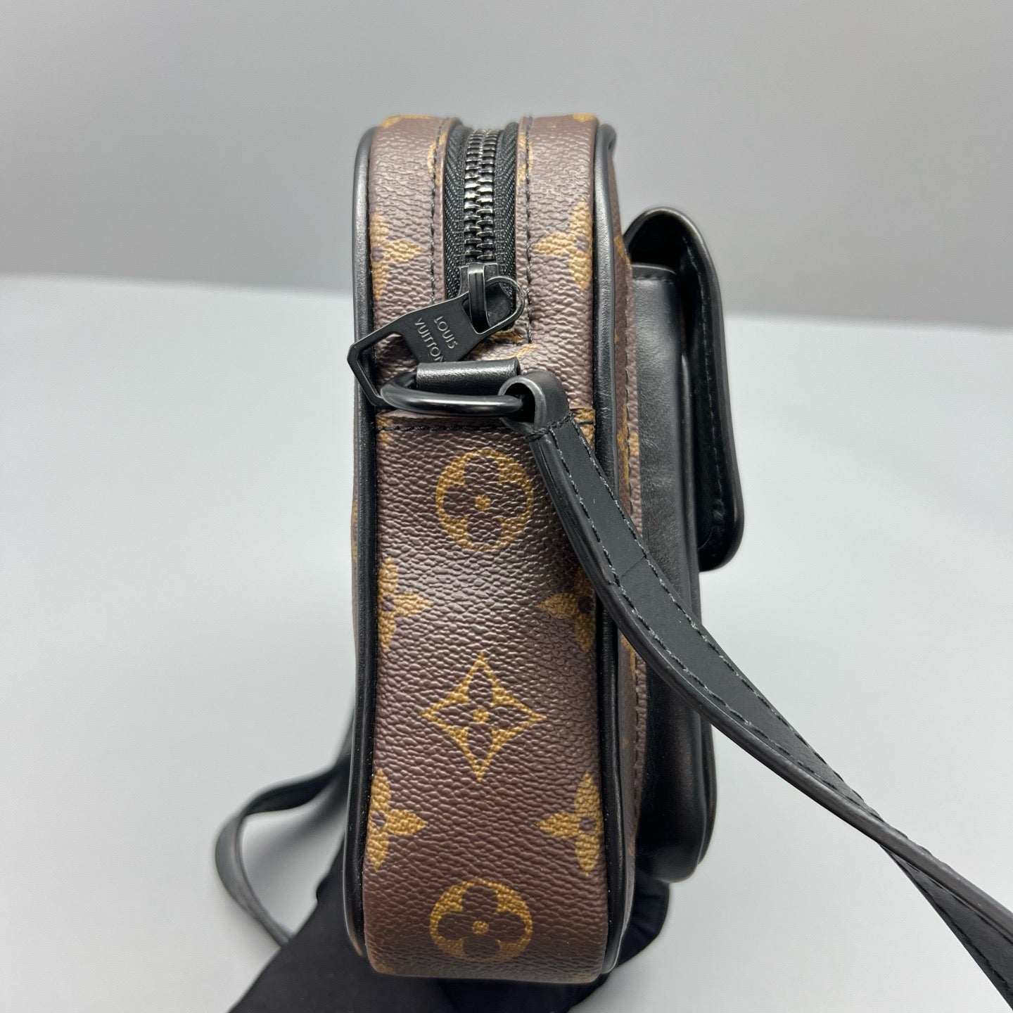 Louis Vuitton - Monogram Camera Bag - Leather - Brown - (small)