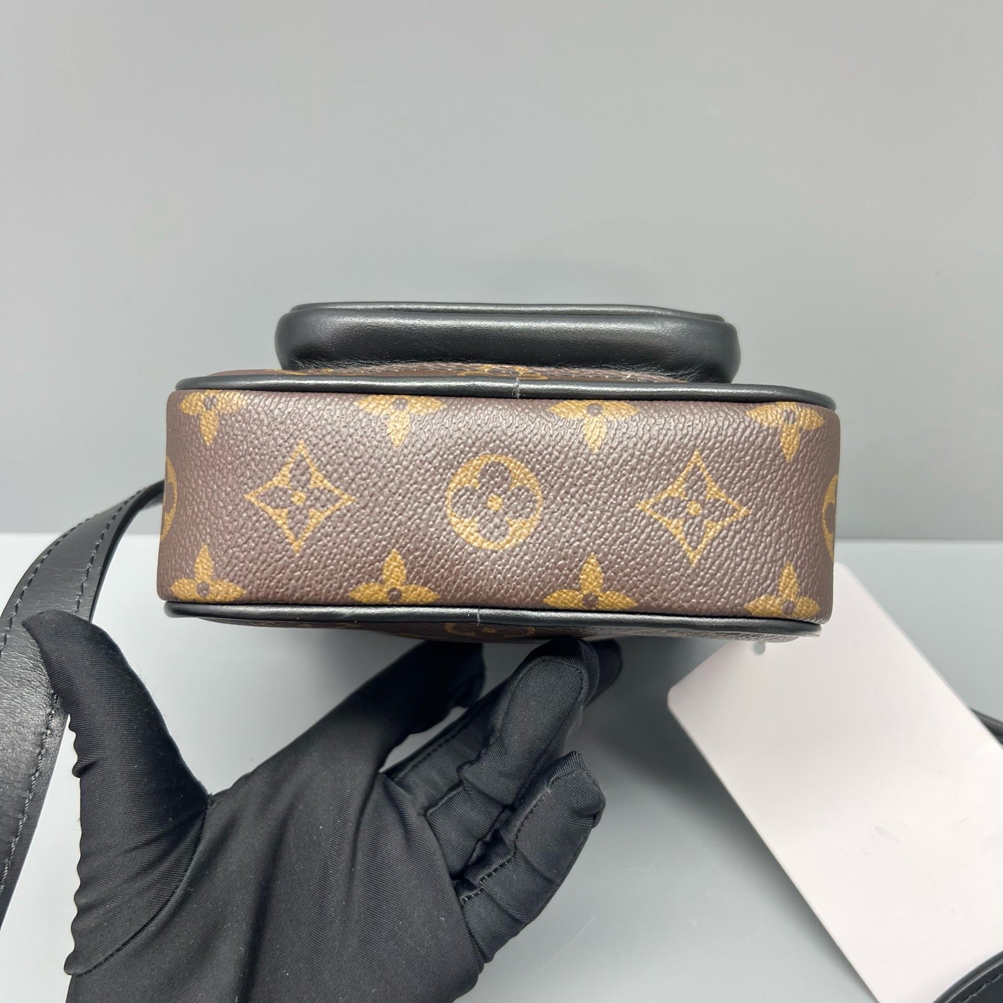 Louis Vuitton - Monogram Camera Bag - Leather - Brown - (small)