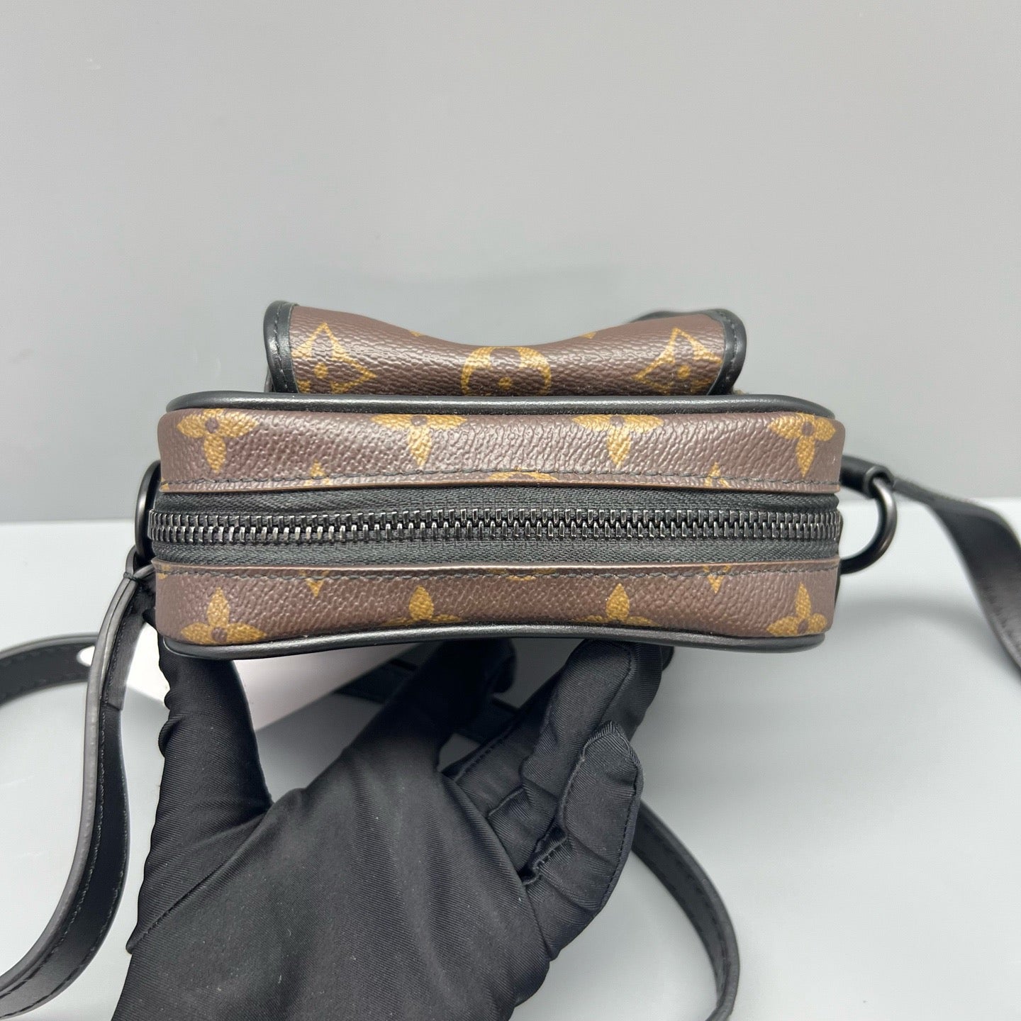 Louis Vuitton - Monogram Camera Bag - Leather - Brown - (small)