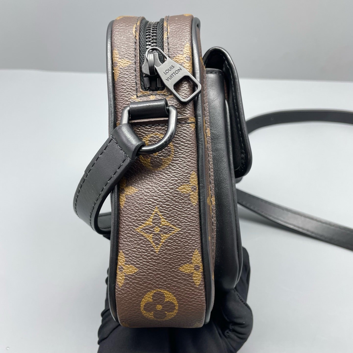 Louis Vuitton - Monogram Camera Bag - Leather - Brown - (small)