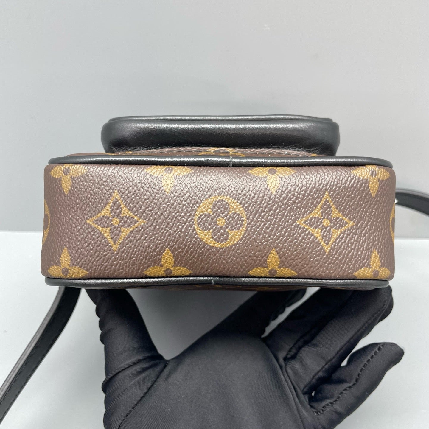 Louis Vuitton - Monogram Camera Bag - Leather - Brown - (small)