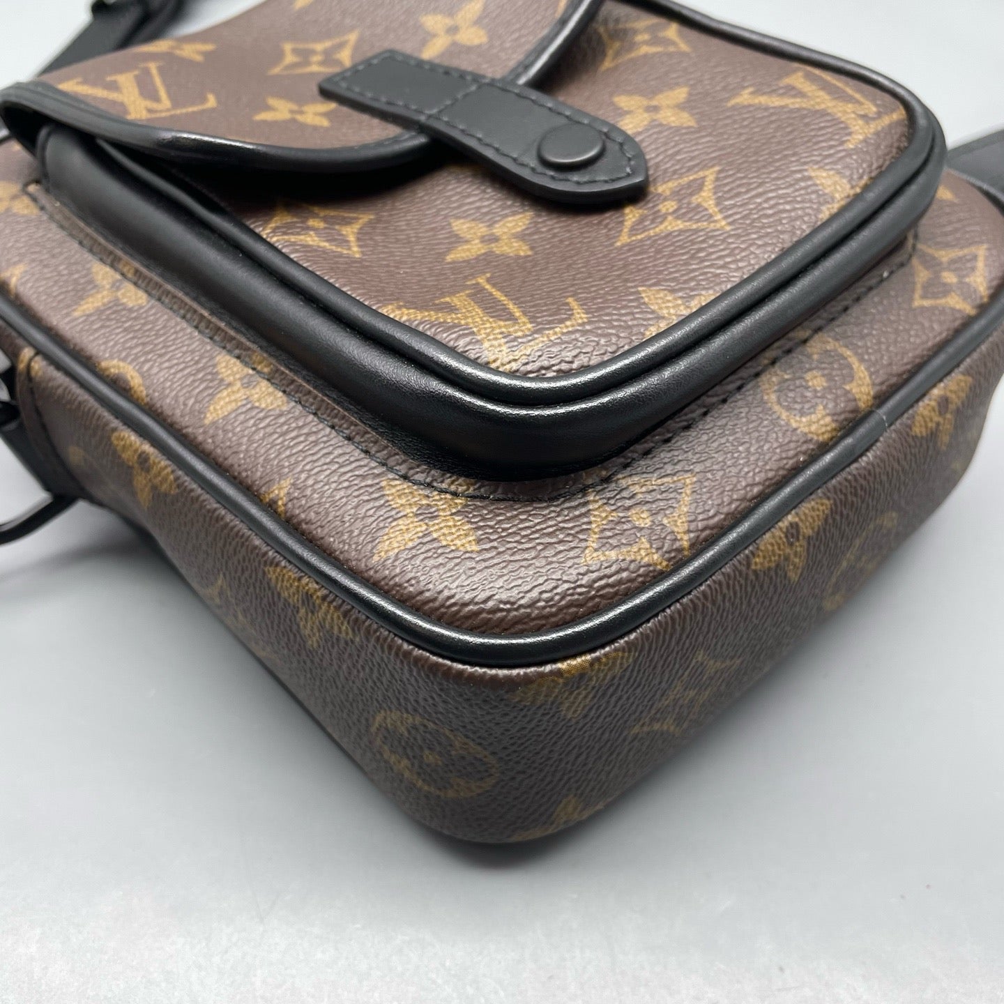 Louis Vuitton - Monogram Camera Bag - Leather - Brown - (small)