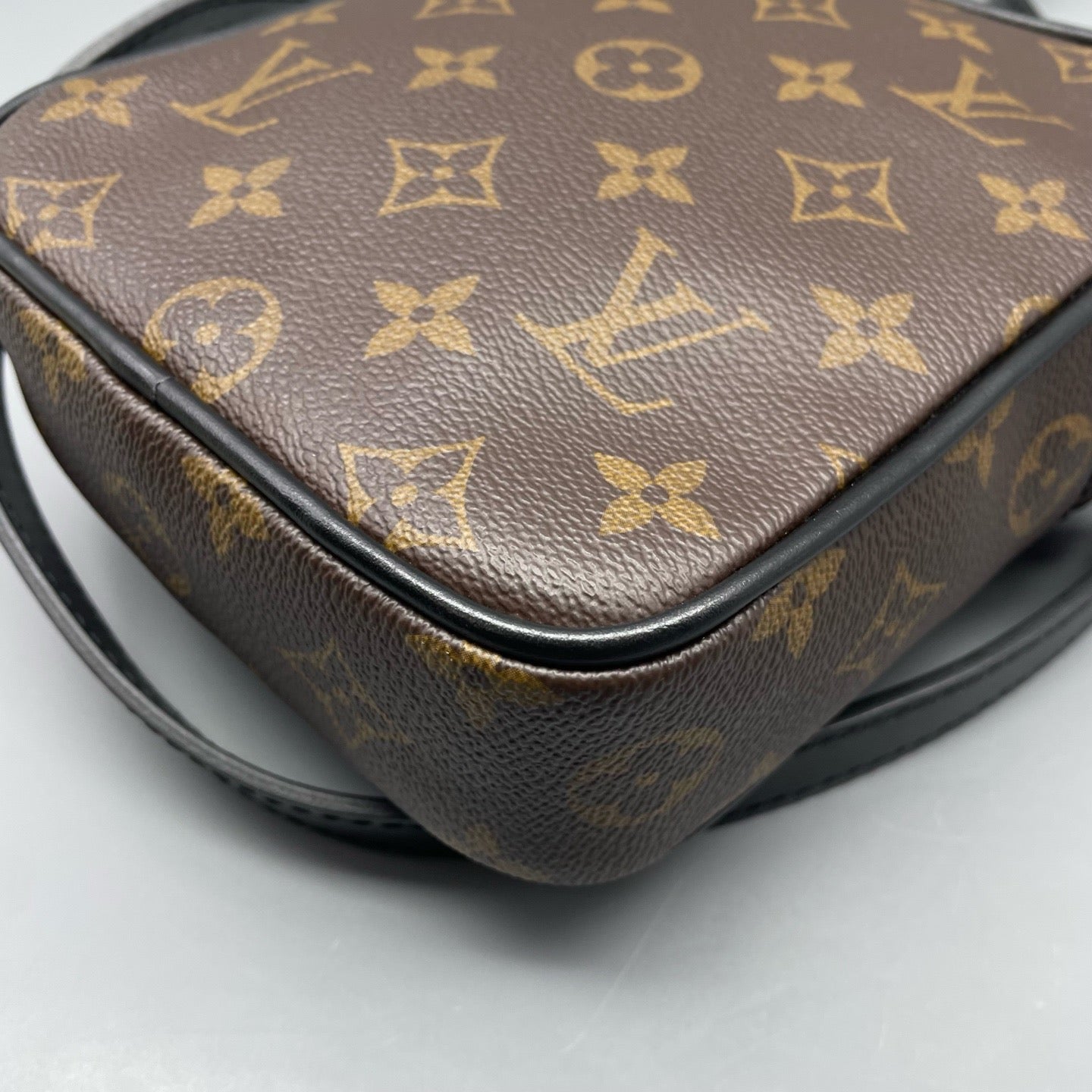 Louis Vuitton - Monogram Camera Bag - Leather - Brown - (small)