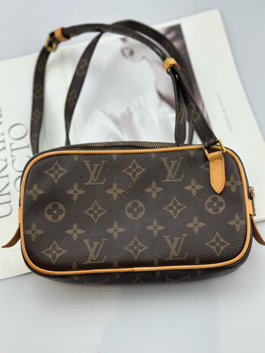 Louis Vuitton - Monogram Camera Bag - Monogram canvas with Vachetta leather trim - Brown - (mini)