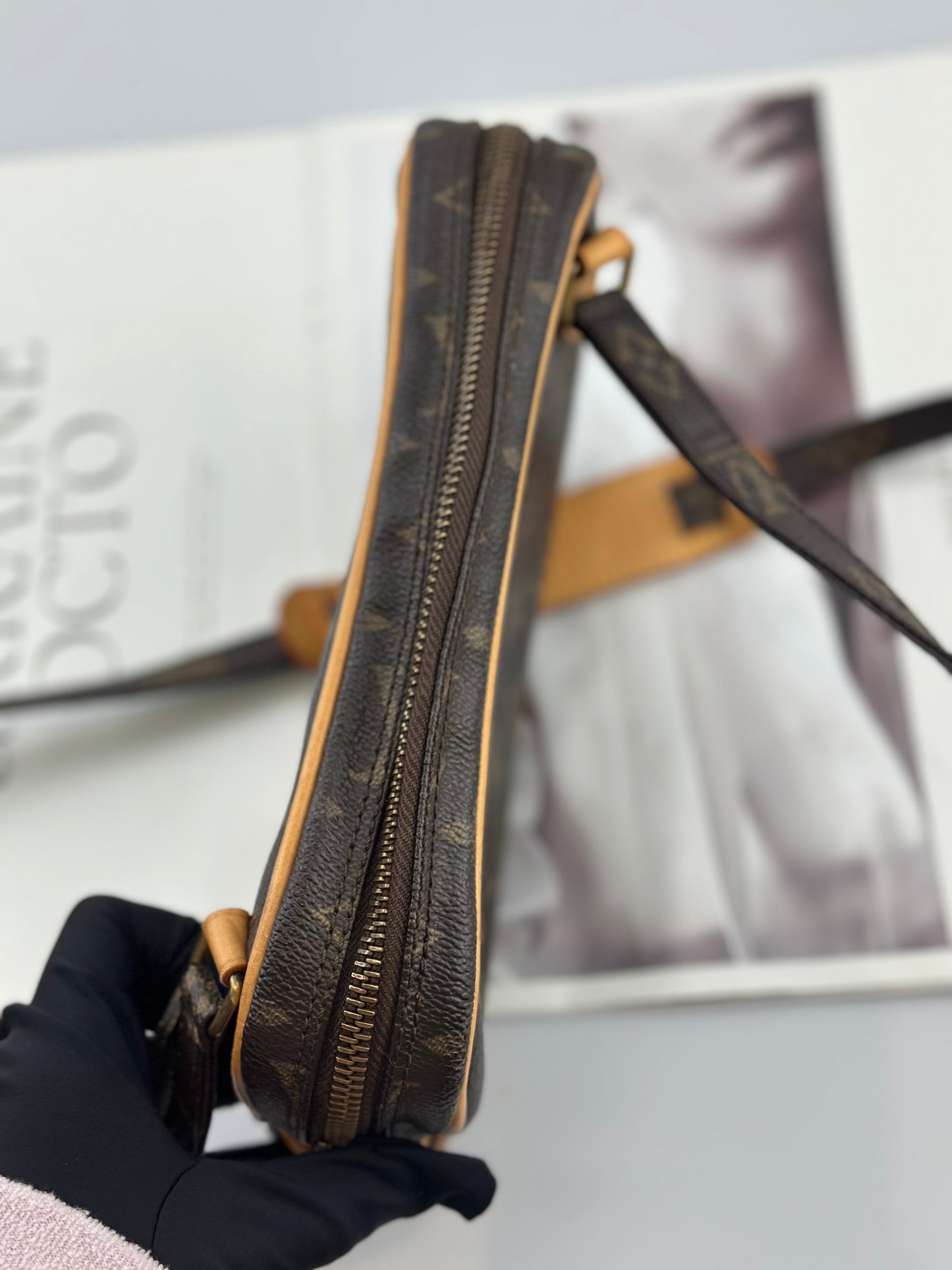Louis Vuitton - Monogram Camera Bag - Monogram canvas with Vachetta leather trim - Brown - (mini)