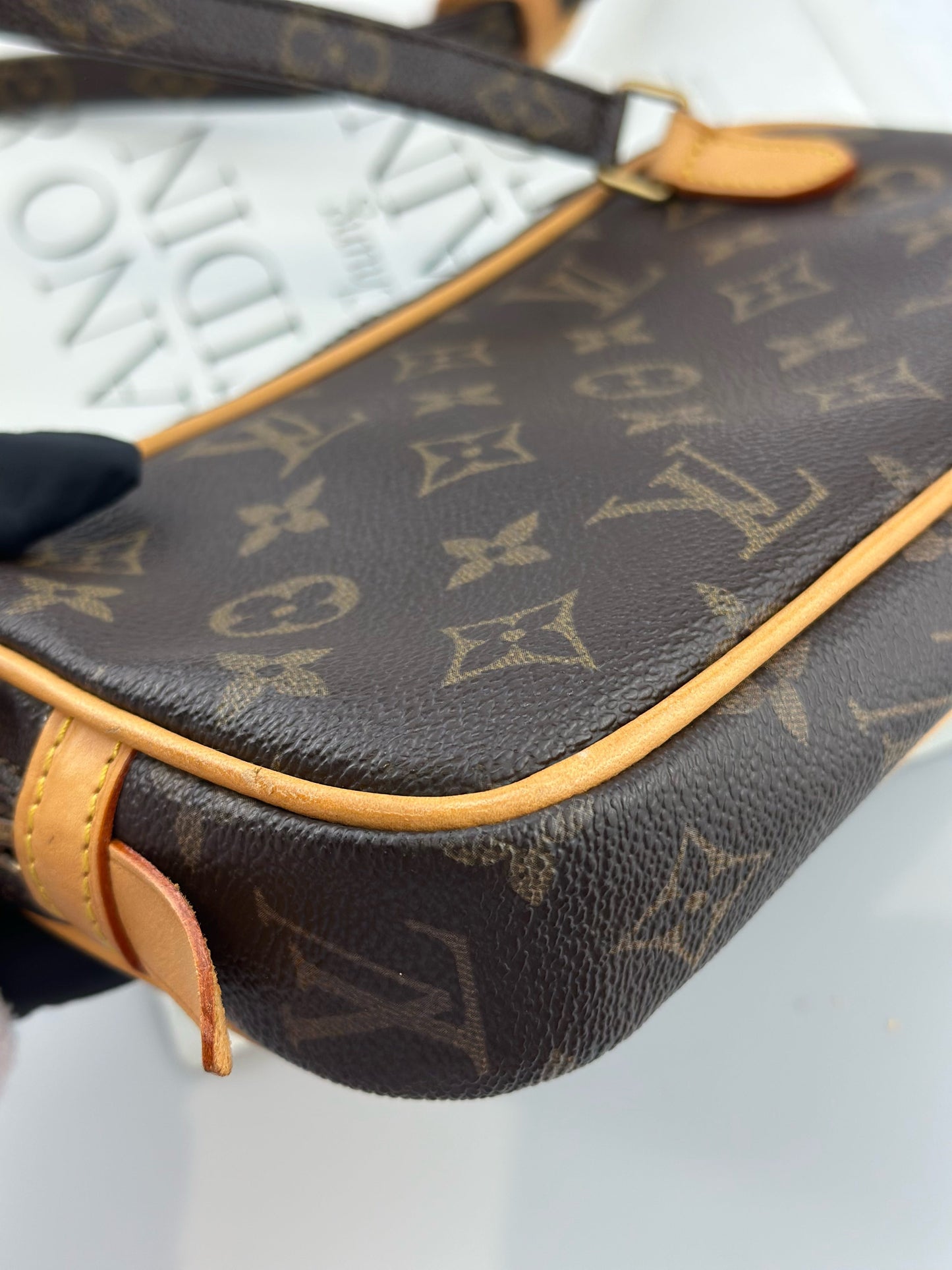 Louis Vuitton - Monogram Camera Bag - Monogram canvas with Vachetta leather trim - Brown - (mini)