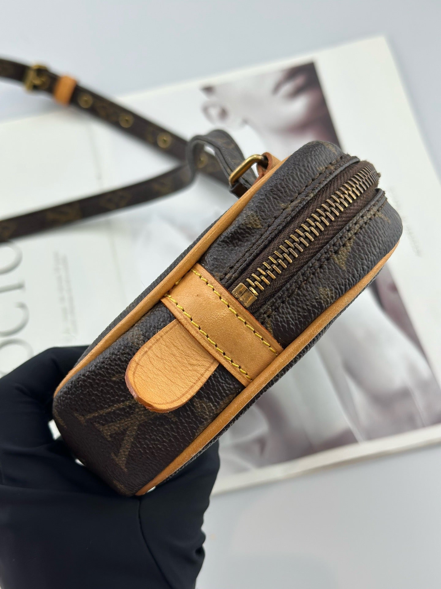 Louis Vuitton - Monogram Camera Bag - Monogram canvas with Vachetta leather trim - Brown - (mini)