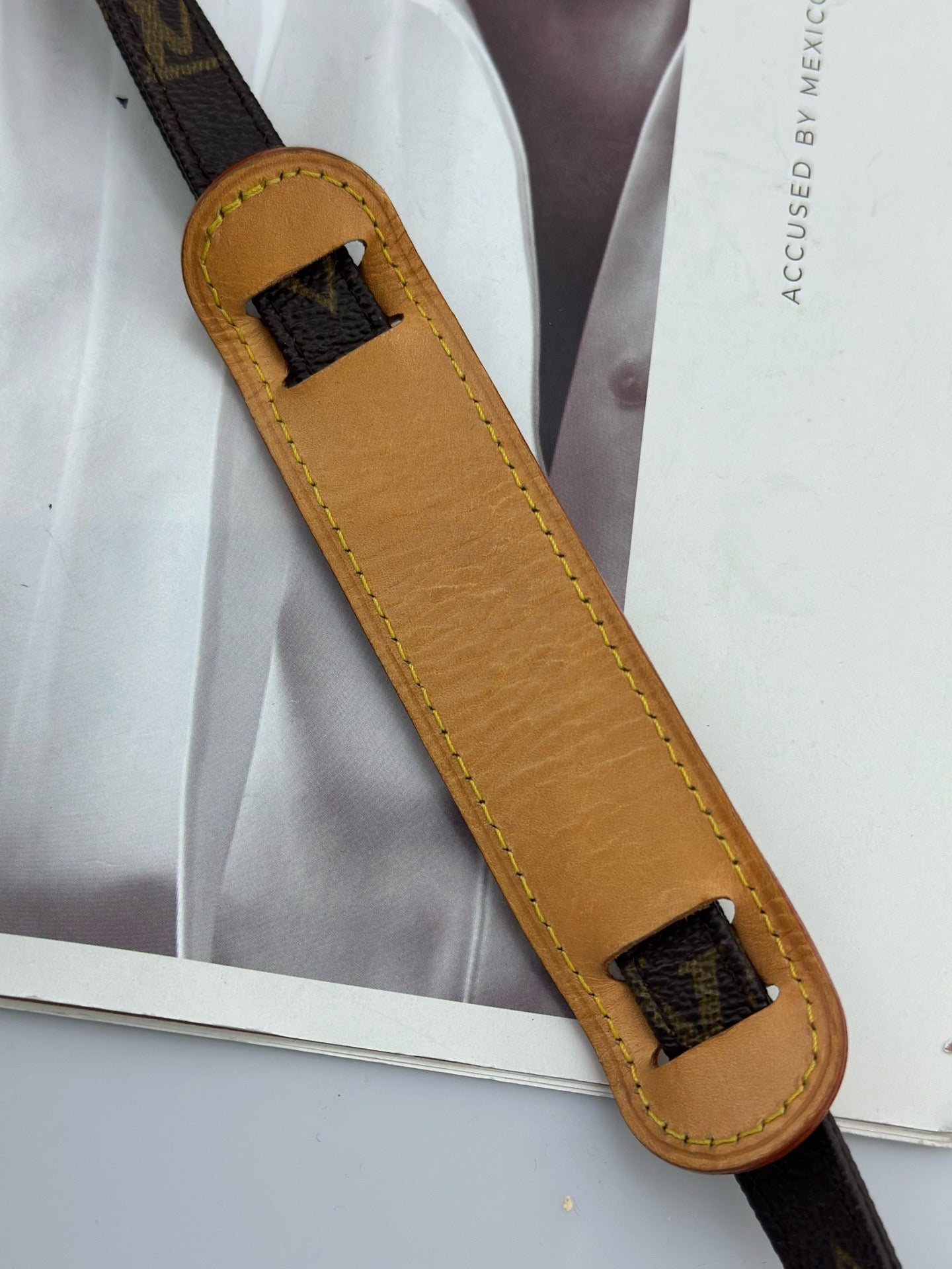 Louis Vuitton - Monogram Camera Bag - Monogram canvas with Vachetta leather trim - Brown - (mini)