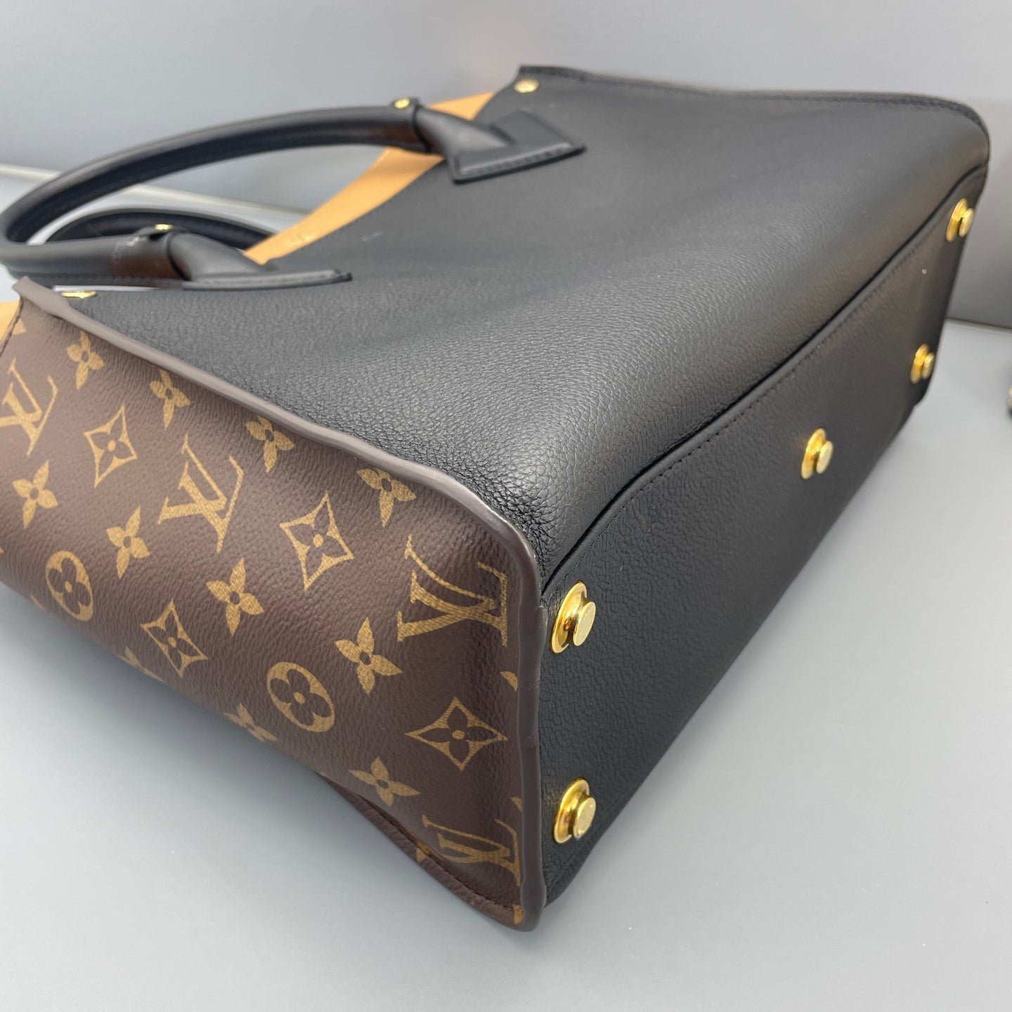 Louis Vuitton - Monogram Canvas and Leather Tote - Leather - Black and Brown - (medium)