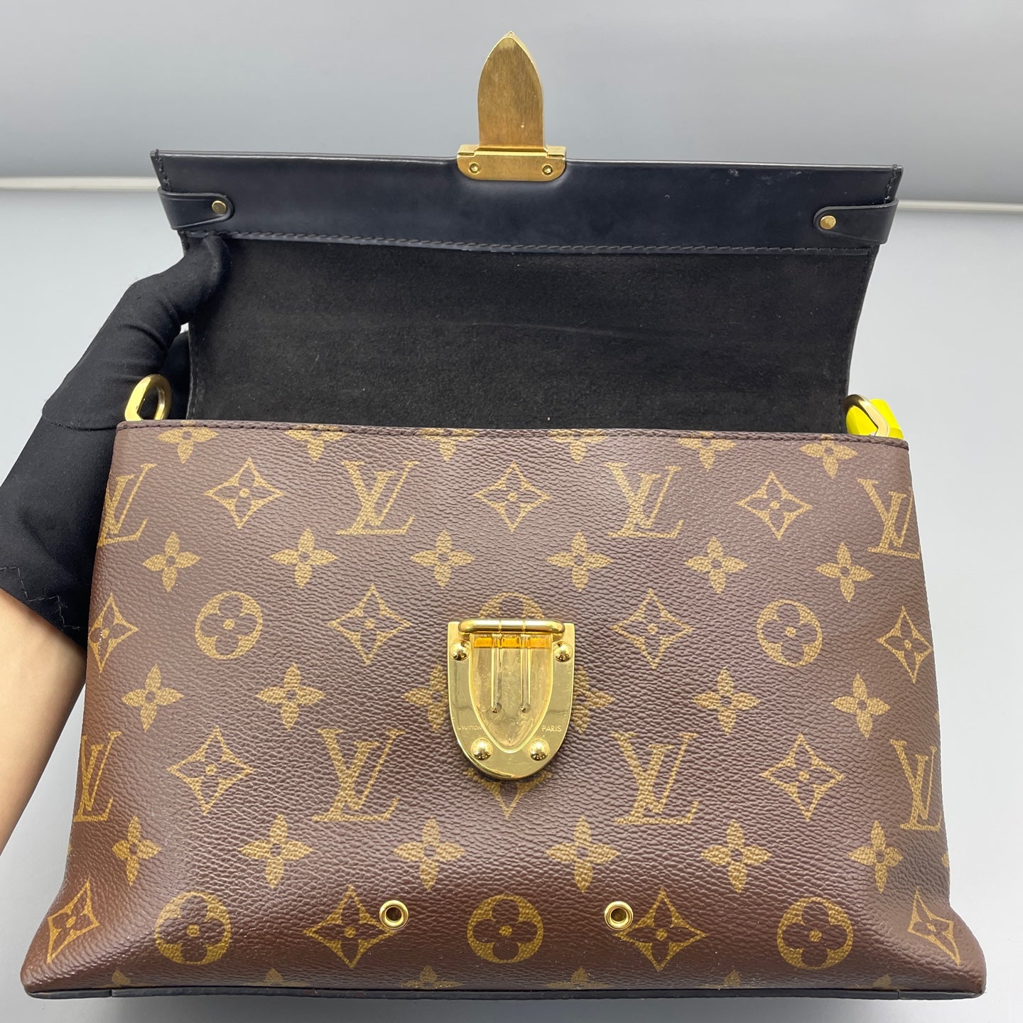 Louis Vuitton - Monogram Canvas Bag - Cloth - Brown - (Medium)
