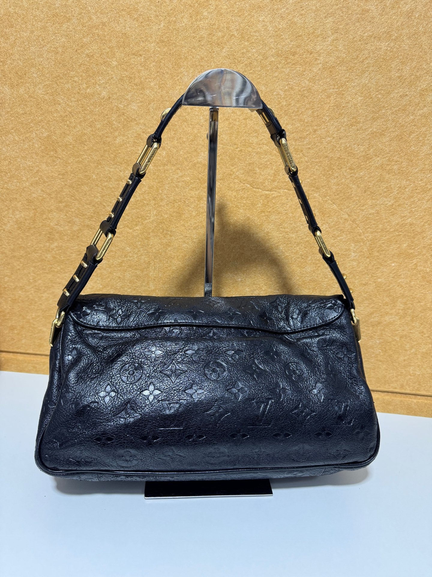 Louis Vuitton - Monogram Embossed Lock Bag - Leather - Black - (Other)