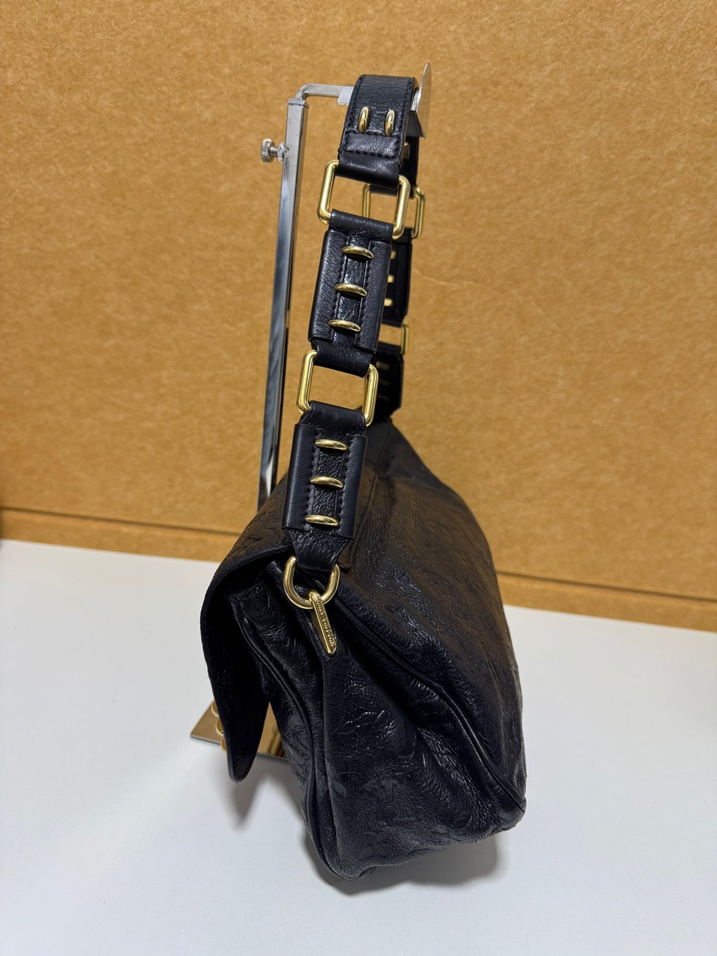 Louis Vuitton - Monogram Embossed Lock Bag - Leather - Black - (Other)