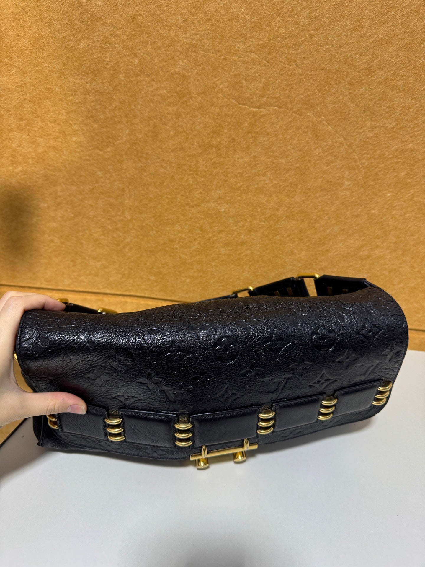 Louis Vuitton - Monogram Embossed Lock Bag - Leather - Black - (Other)