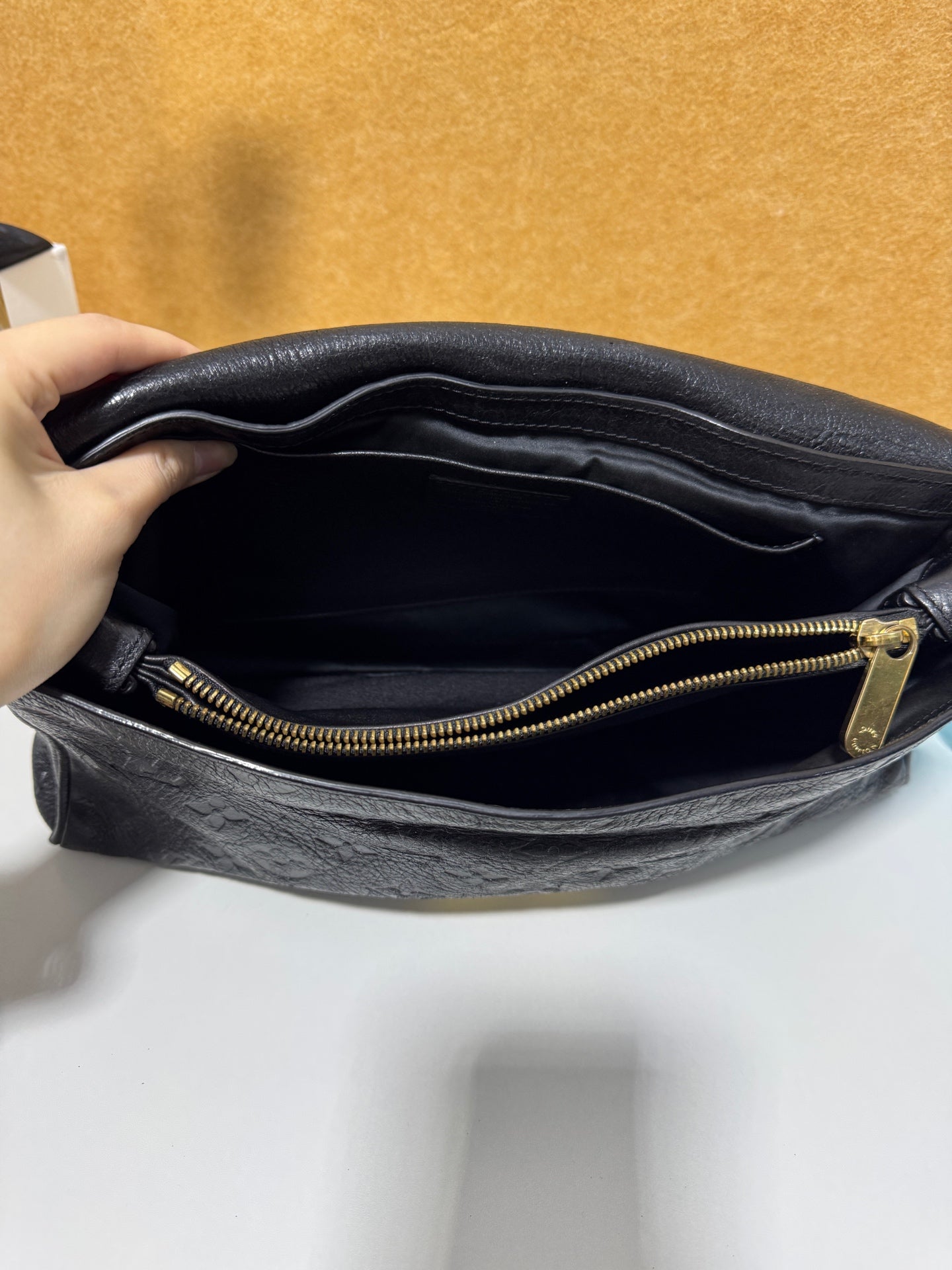 Louis Vuitton - Monogram Embossed Lock Bag - Leather - Black - (Other)