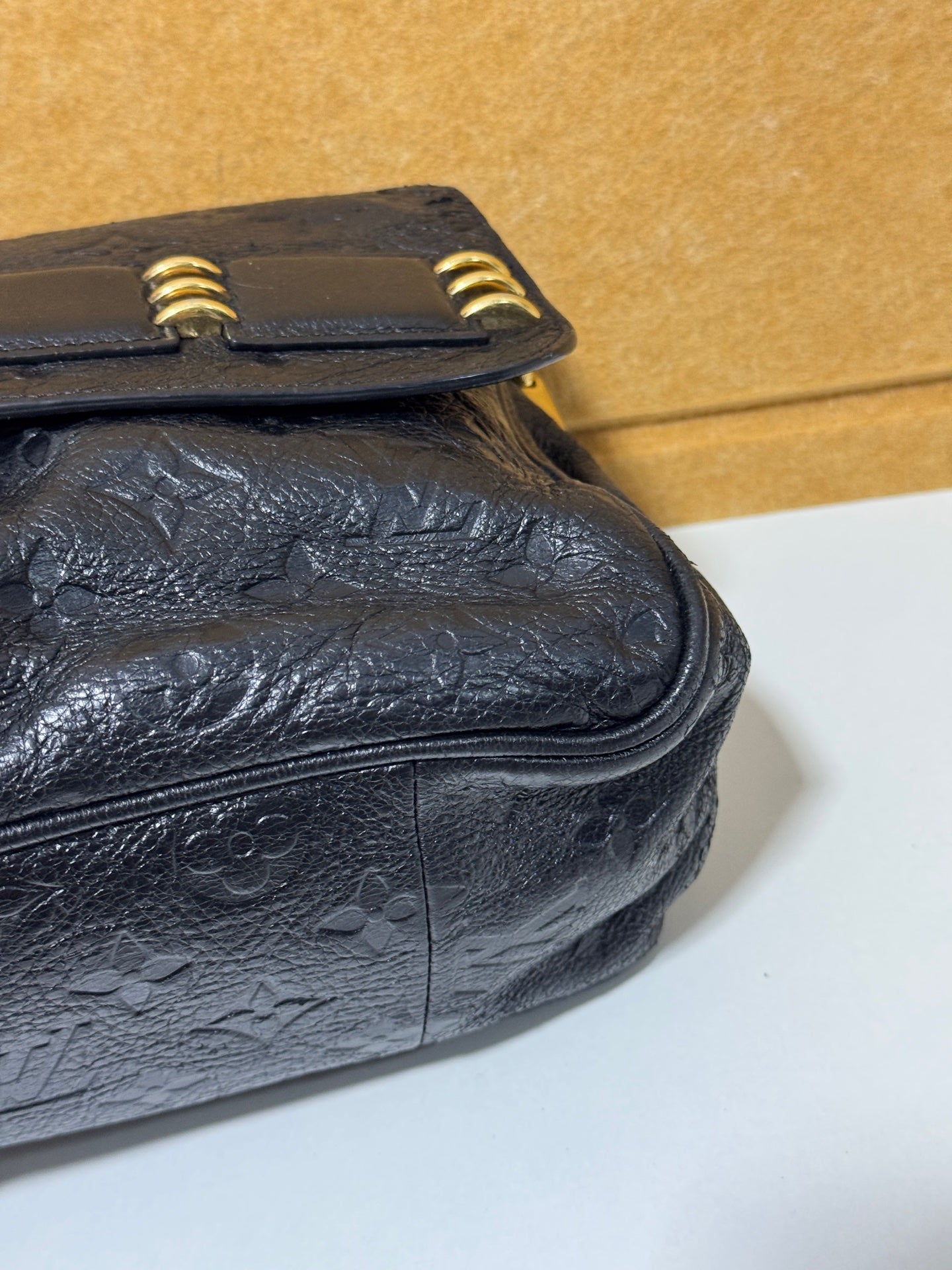 Louis Vuitton - Monogram Embossed Lock Bag - Leather - Black - (Other)