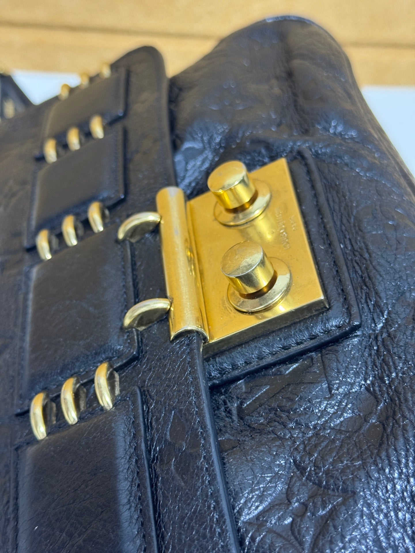 Louis Vuitton - Monogram Embossed Lock Bag - Leather - Black - (Other)