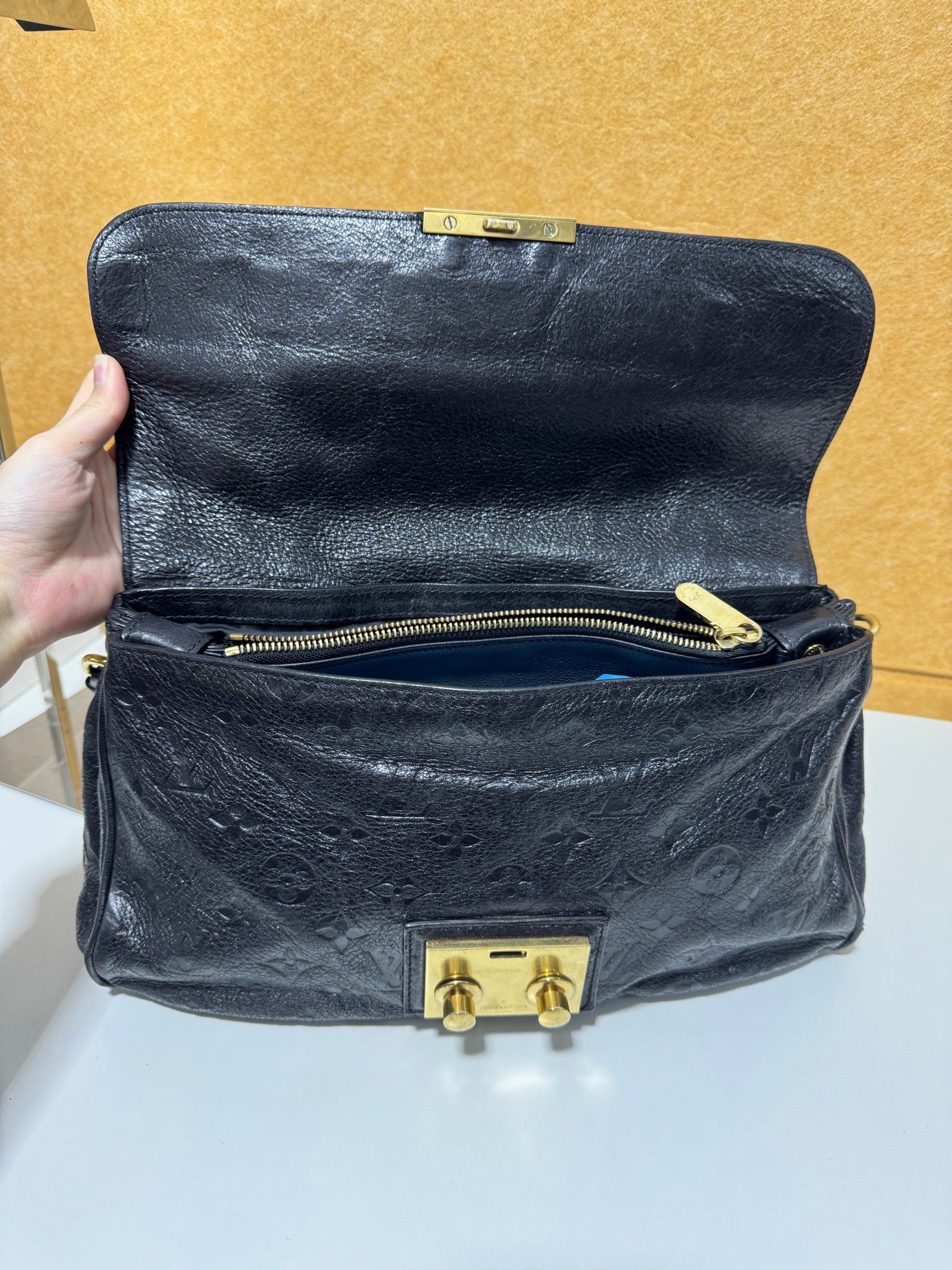 Louis Vuitton - Monogram Embossed Lock Bag - Leather - Black - (Other)