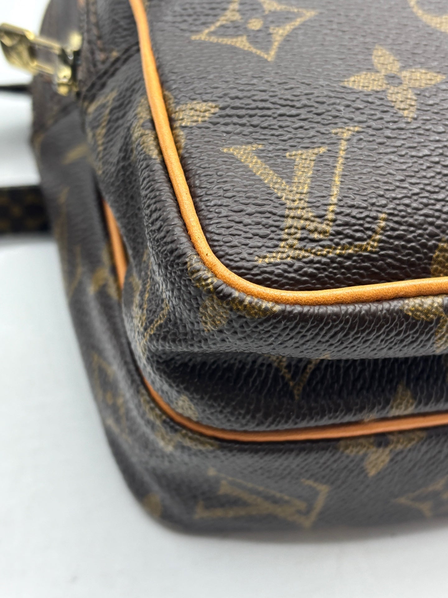 Louis Vuitton - Monogram Vertical Double Camera Bag - Monogram coated canvas with natural vachetta leather trim - Brown - (Small)