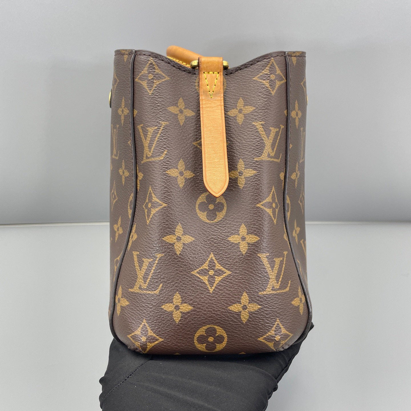 Louis Vuitton - Montaigne BB - Monogram coated canvas and Vachetta leather - Brown with Natural Tan and Gold-Tone Hardware - (Mini)